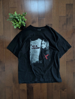 AVRIL LAVIGNE 2004 UNDER MY SKIN TOUR VINTAGE Y2K TSHIRT
