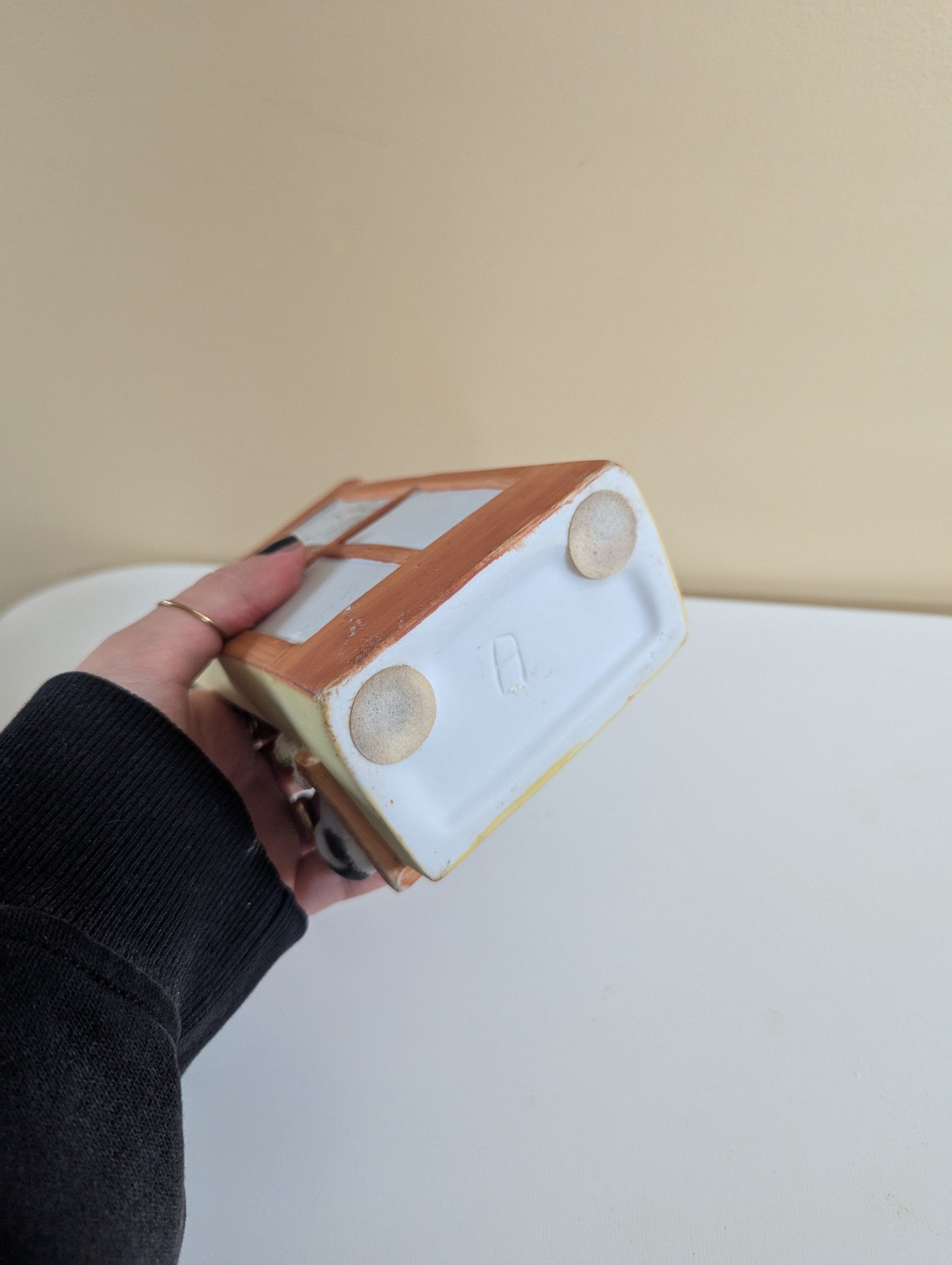 CATS IN WINDOW VINTAGE CERAMIC DECOR