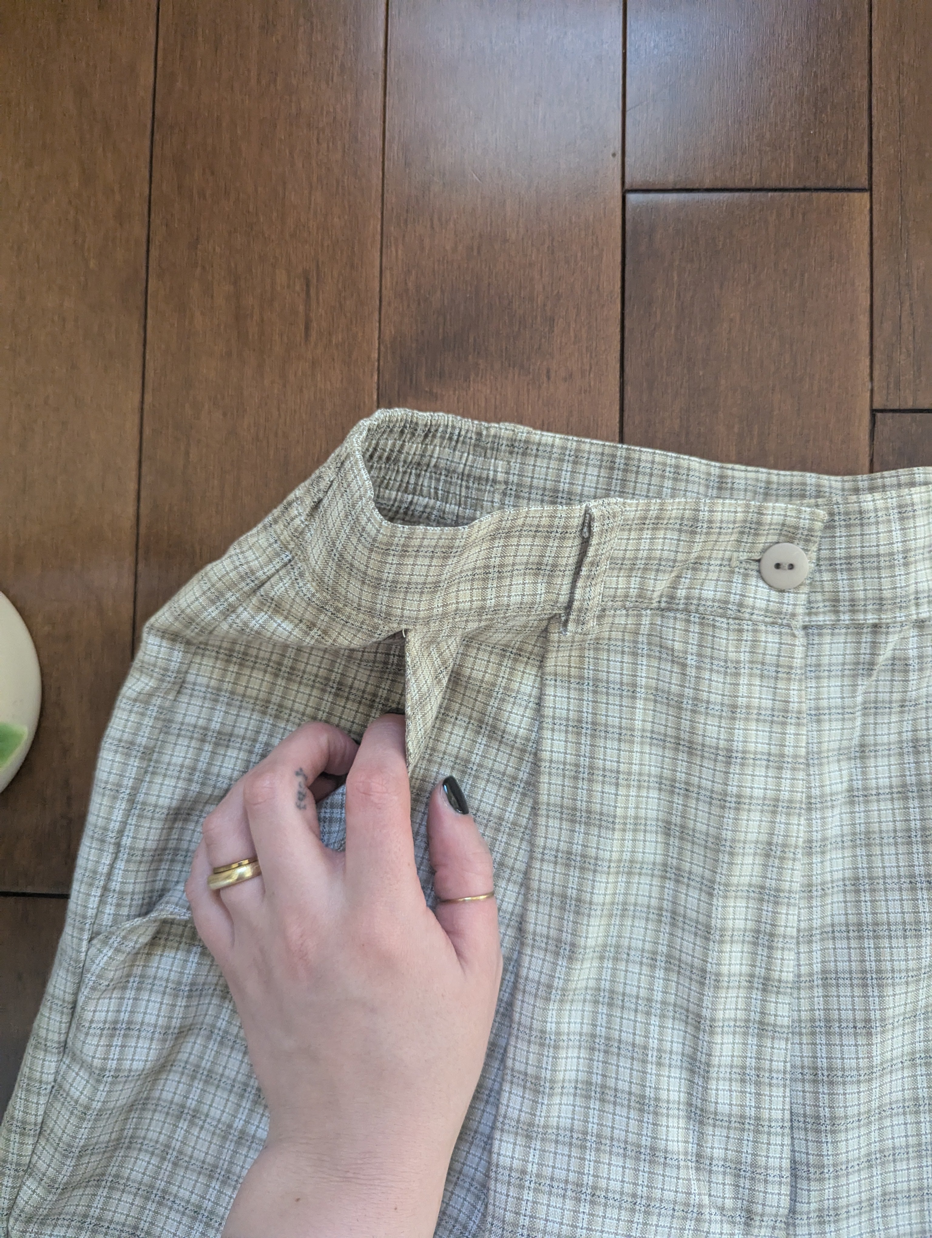 NEUTRAL GINGHAM PRINT VINTAGE 1990s TROUSER SHORTS
