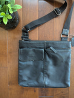 ROOTS 1990s LEATHER VINTAGE CROSSBODY BAG