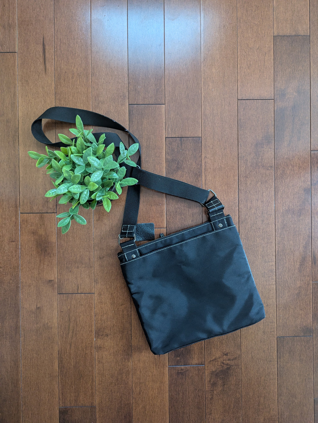 ROOTS 1990s LEATHER VINTAGE CROSSBODY BAG