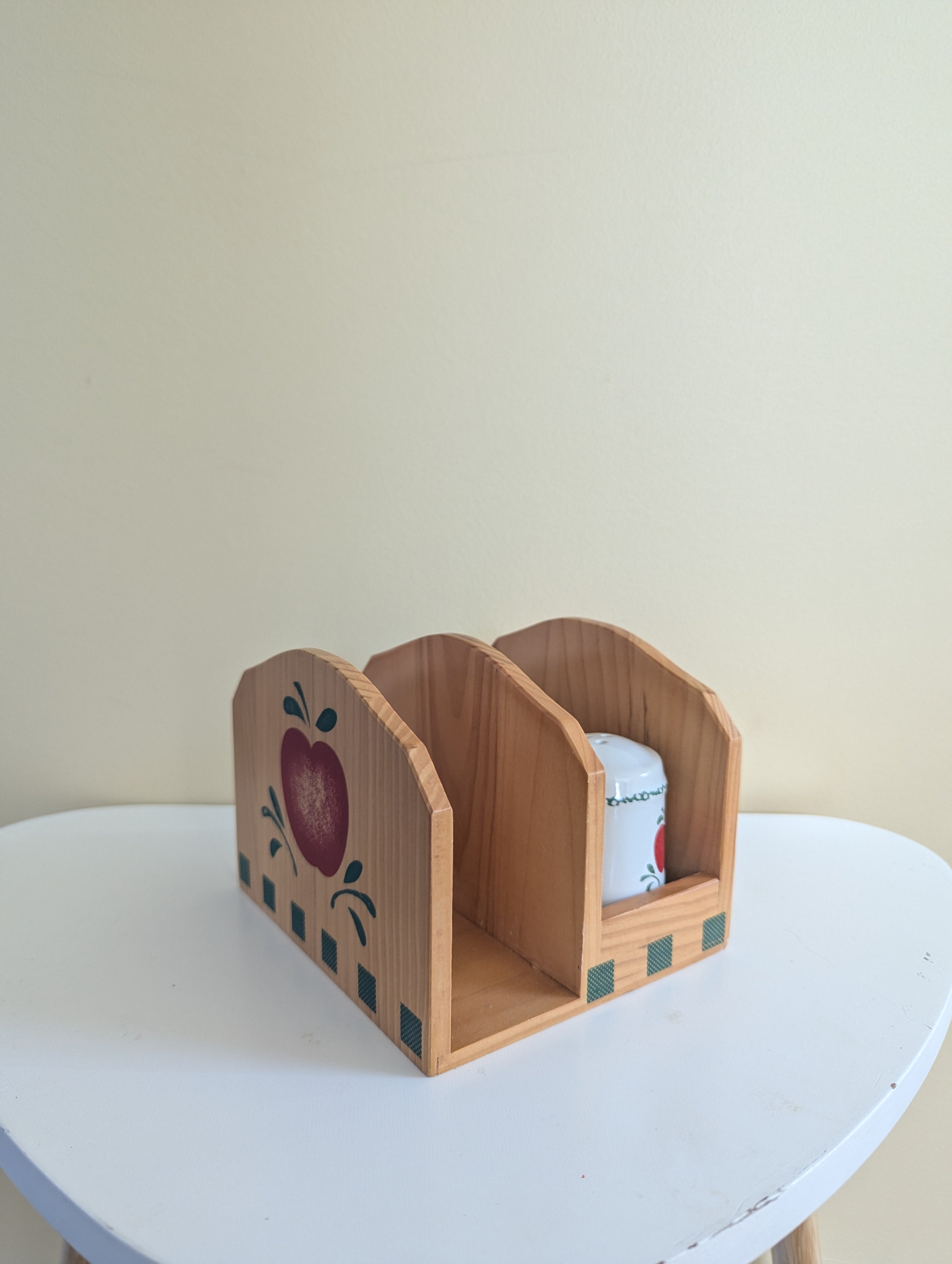 WOODEN APPLE VINTAGE SALT & PEPPER SHAKERS WITH HOLDER