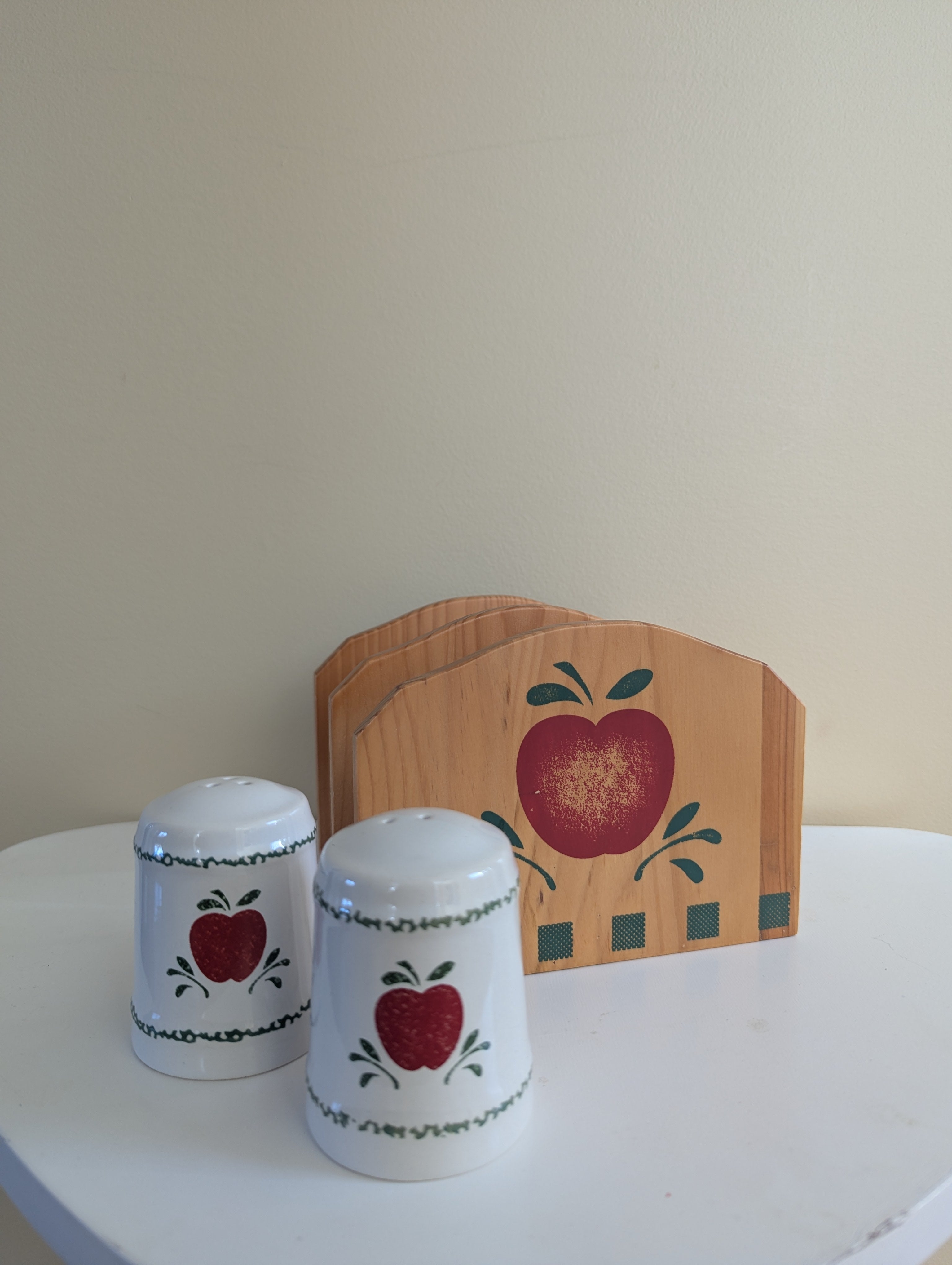 WOODEN APPLE VINTAGE SALT & PEPPER SHAKERS WITH HOLDER