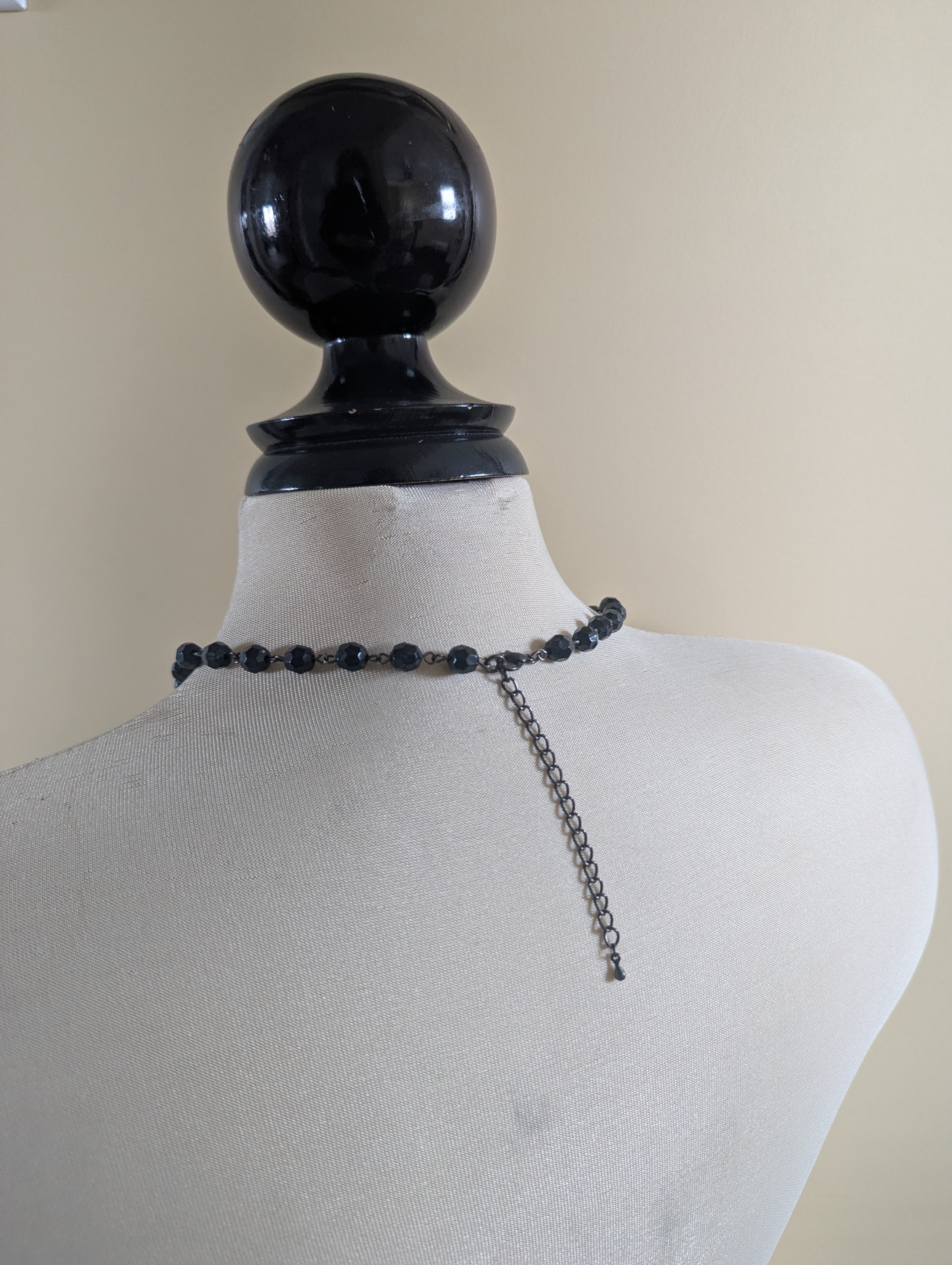 BLACK BEADED VINTAGE Y2K NECKLACE