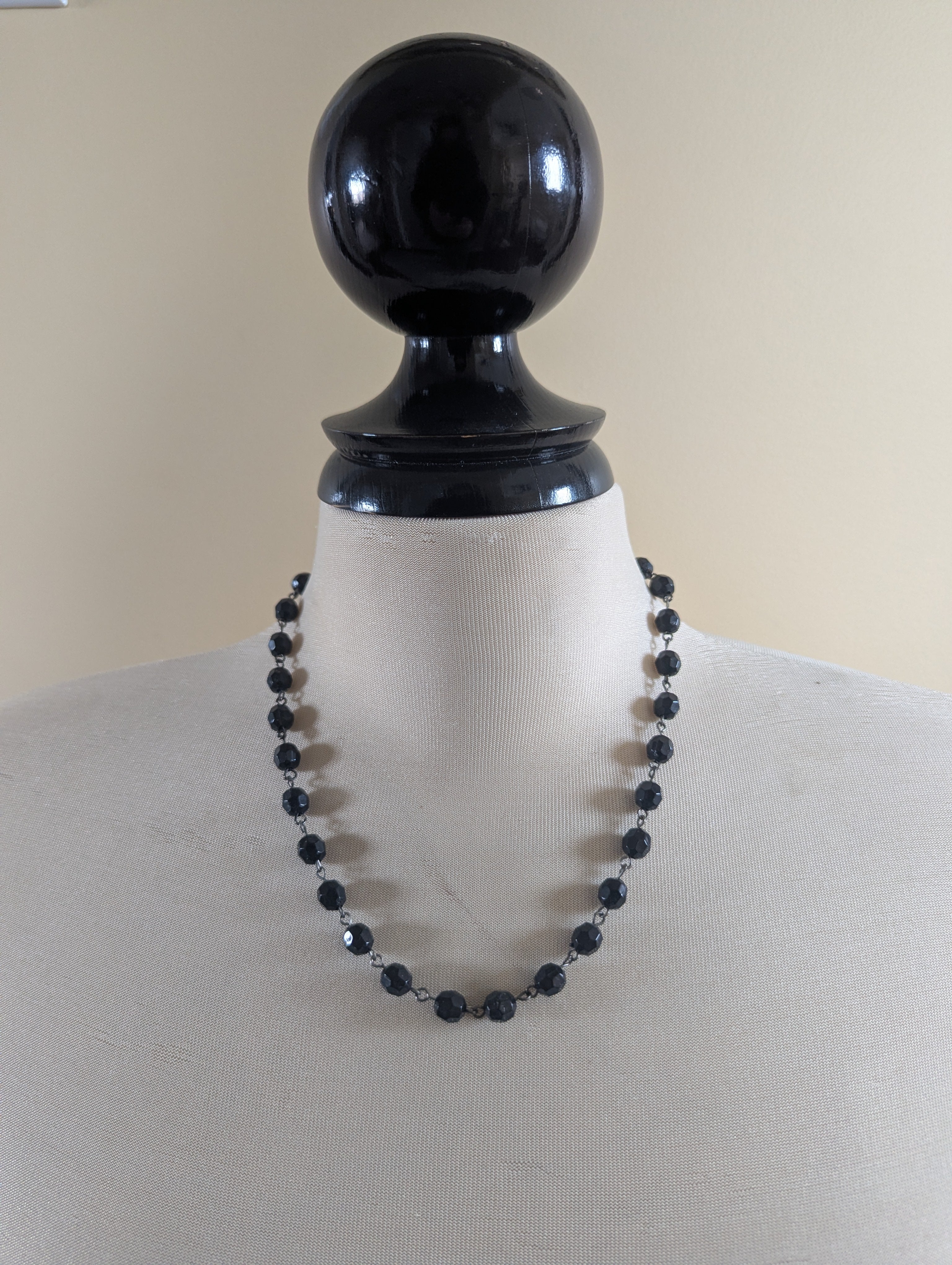 BLACK BEADED VINTAGE Y2K NECKLACE