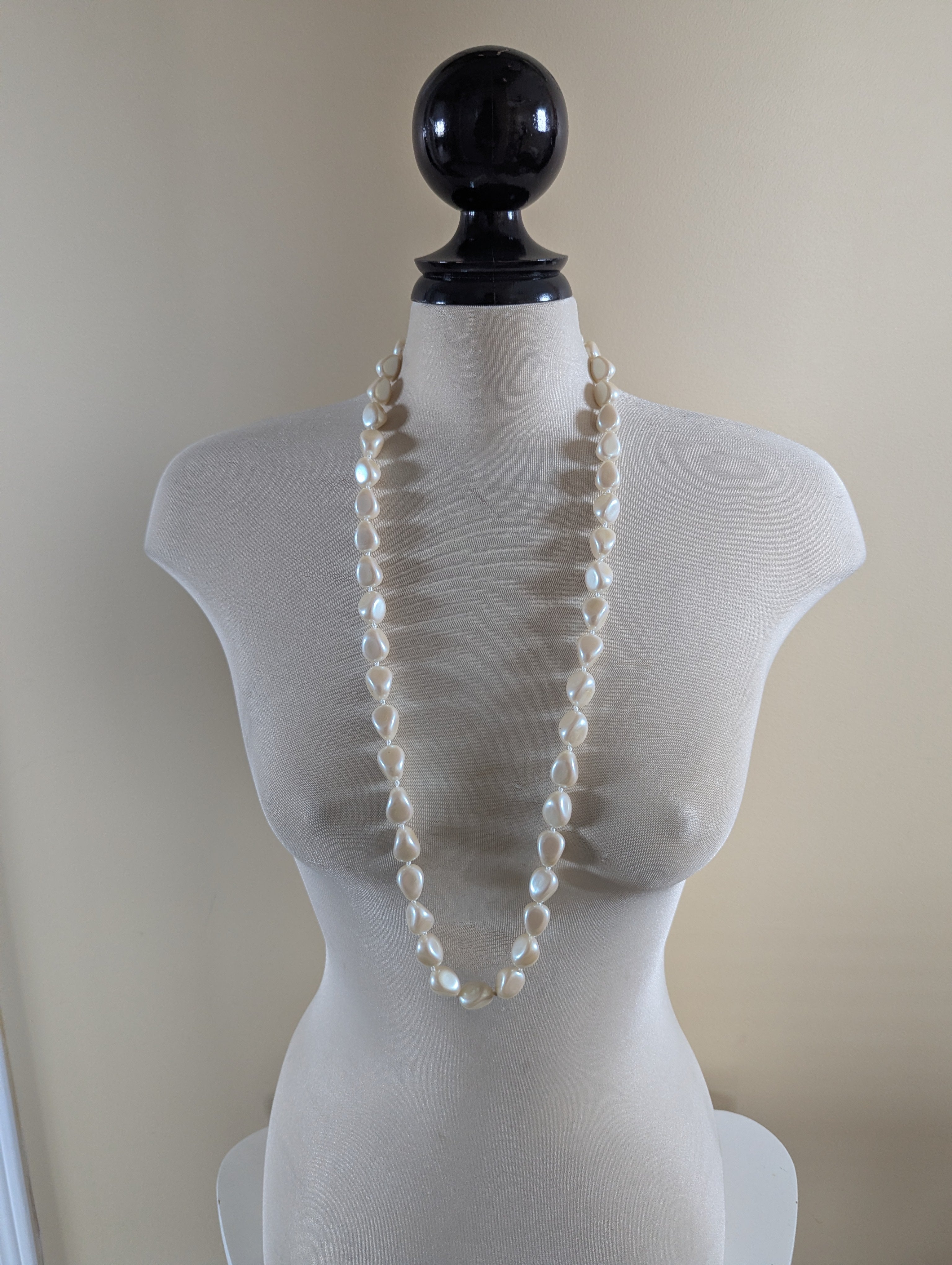 CHUNKY SEA PEARL VINTAGE NECKLACE