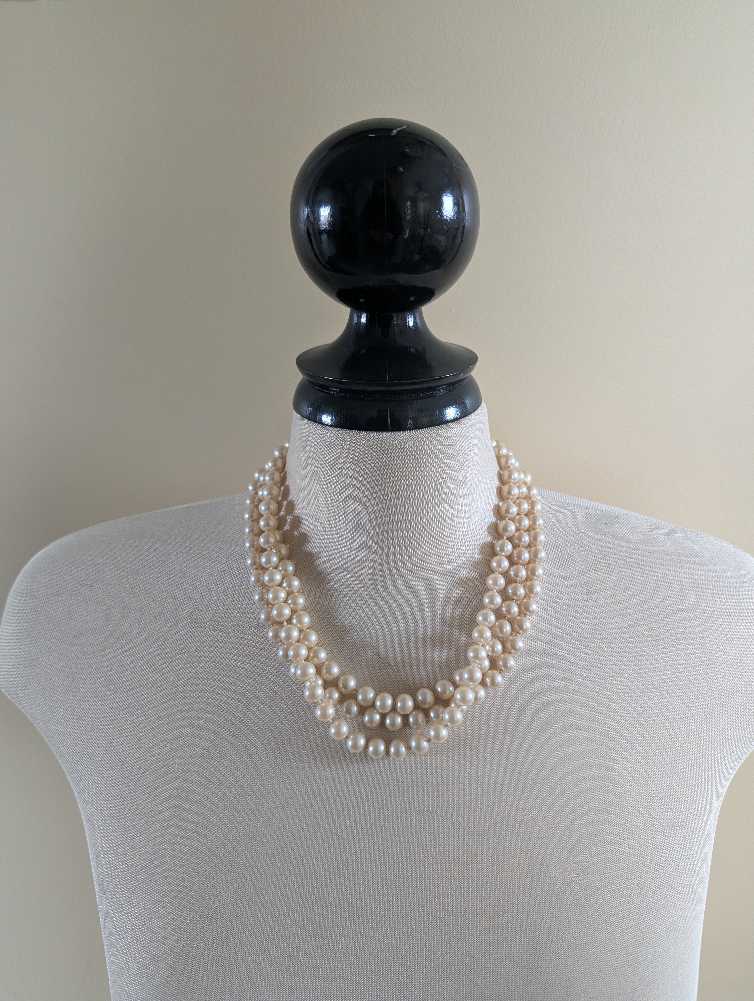 CHUNKY PEARL LONG VINTAGE NECKLACE