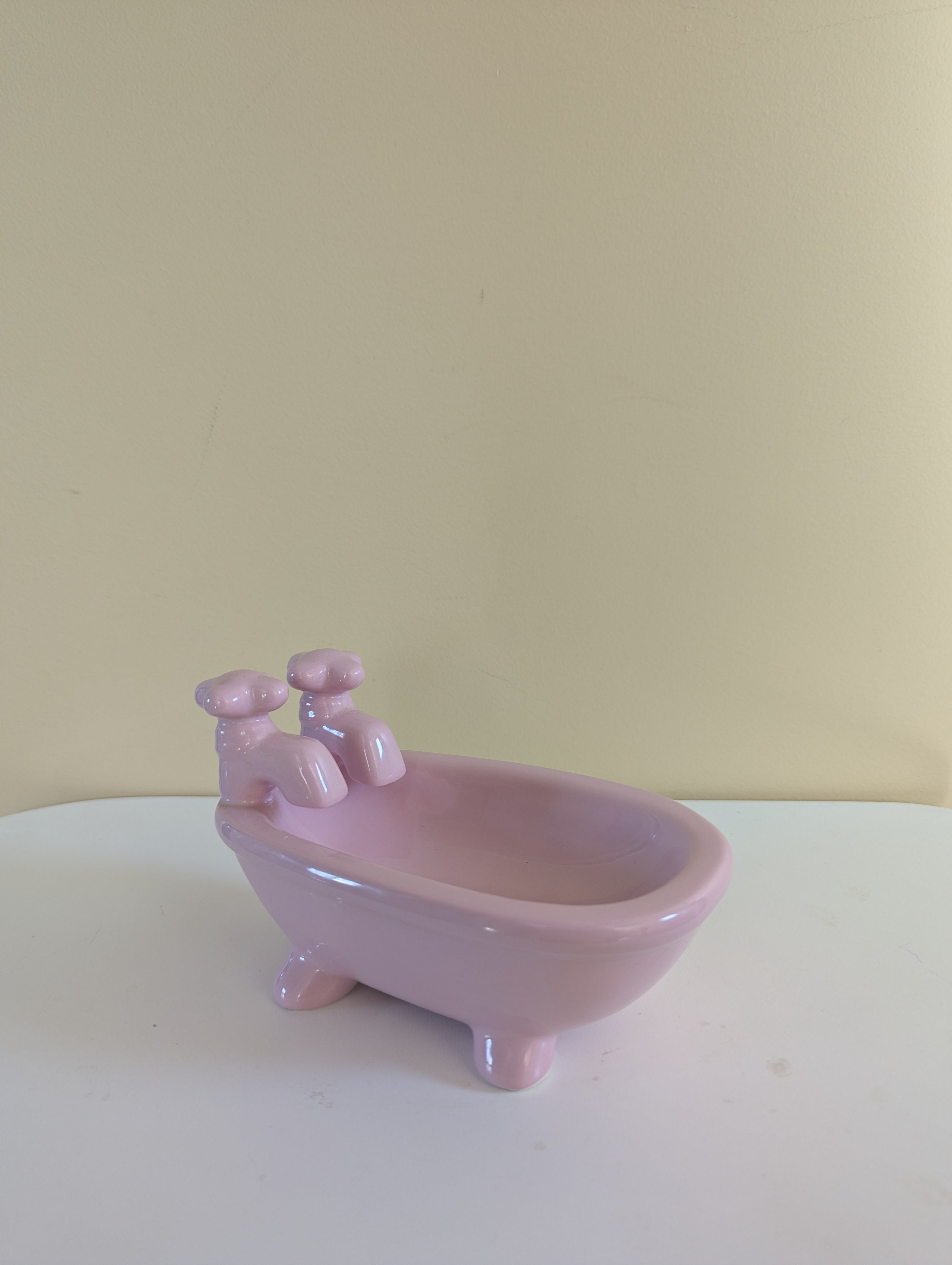 BABY PINK 1980s CERAMIC BATHTUB SOAP DISH