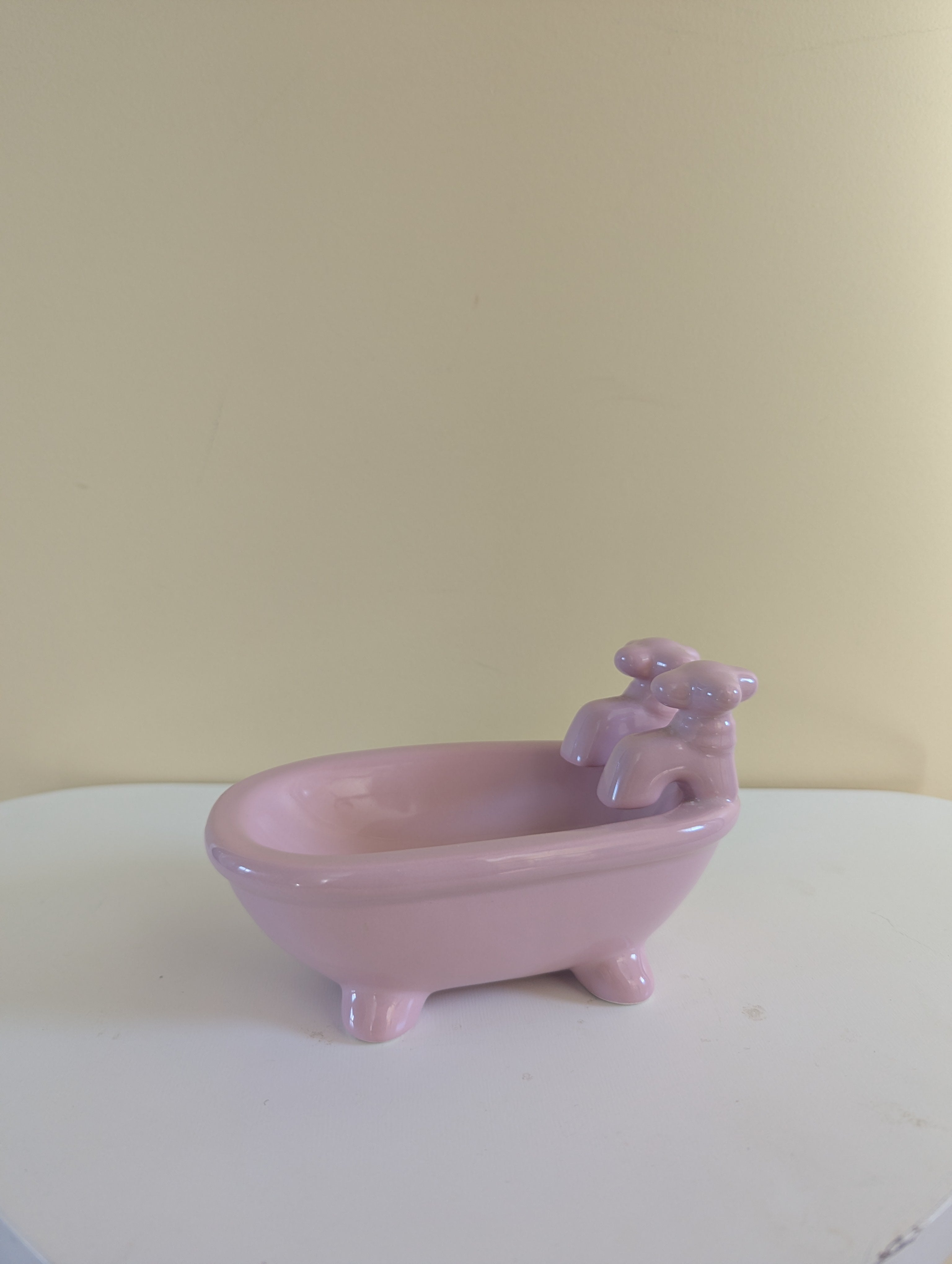 BABY PINK 1980s CERAMIC BATHTUB SOAP DISH
