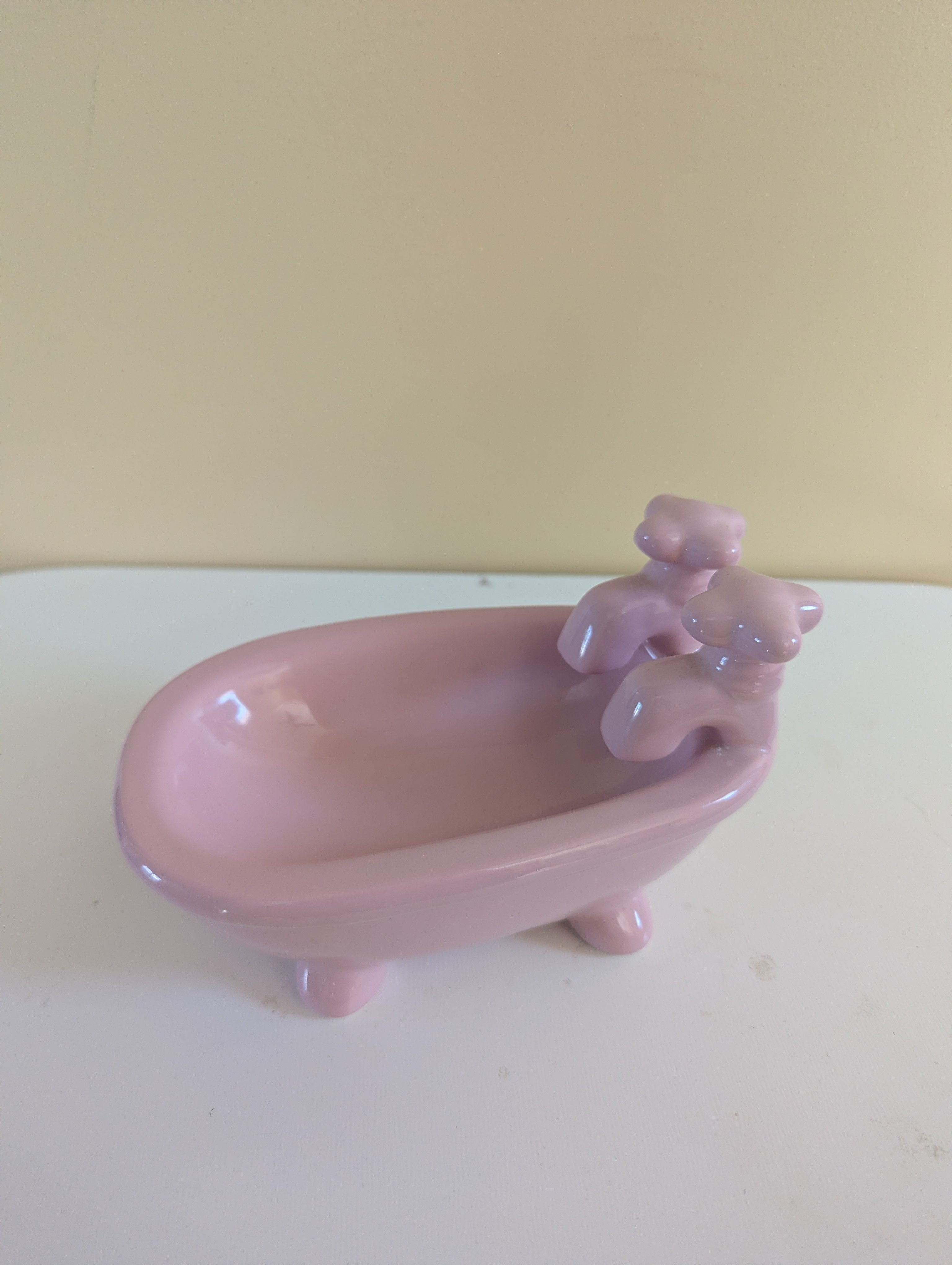 BABY PINK 1980s CERAMIC BATHTUB SOAP DISH