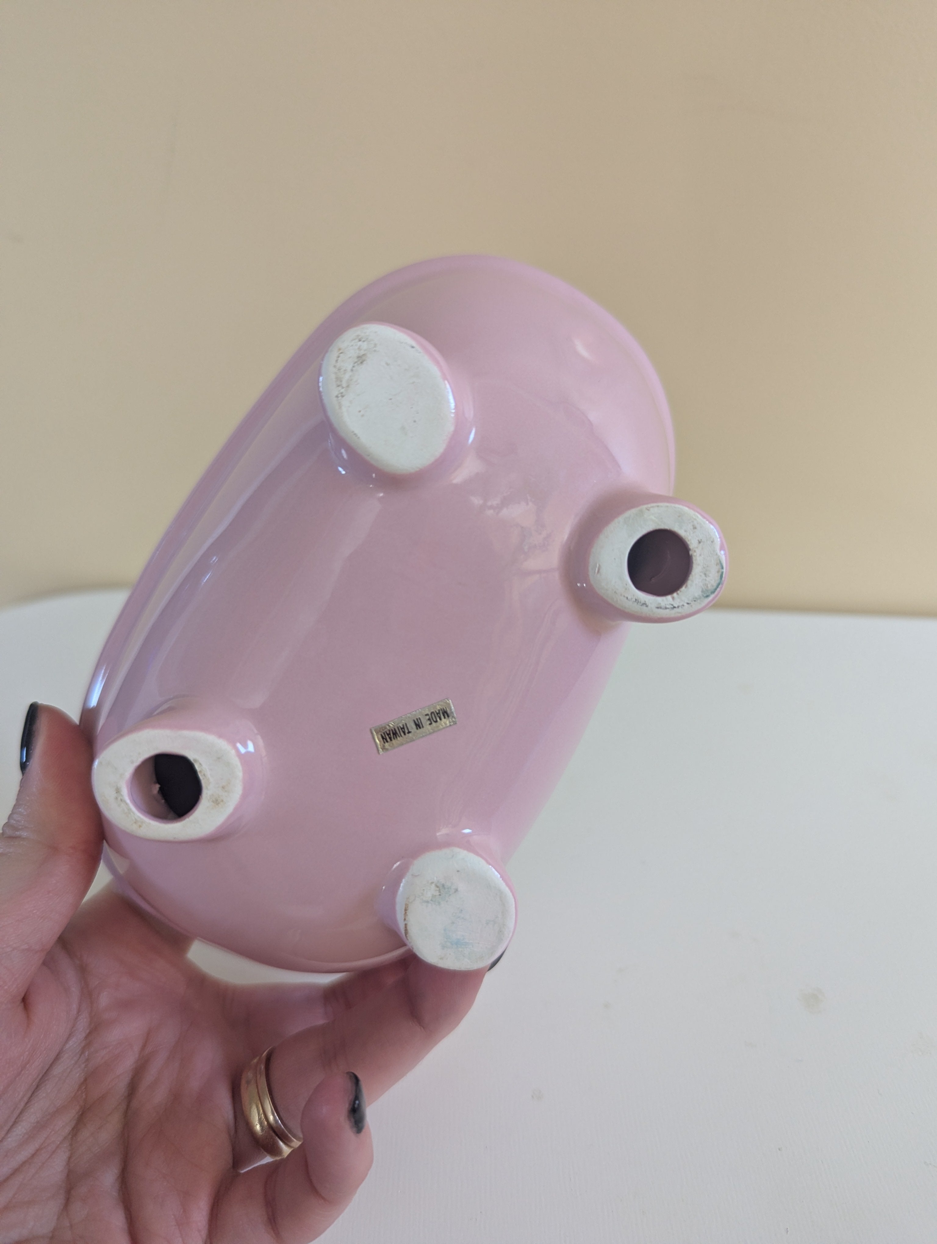 BABY PINK 1980s CERAMIC BATHTUB SOAP DISH