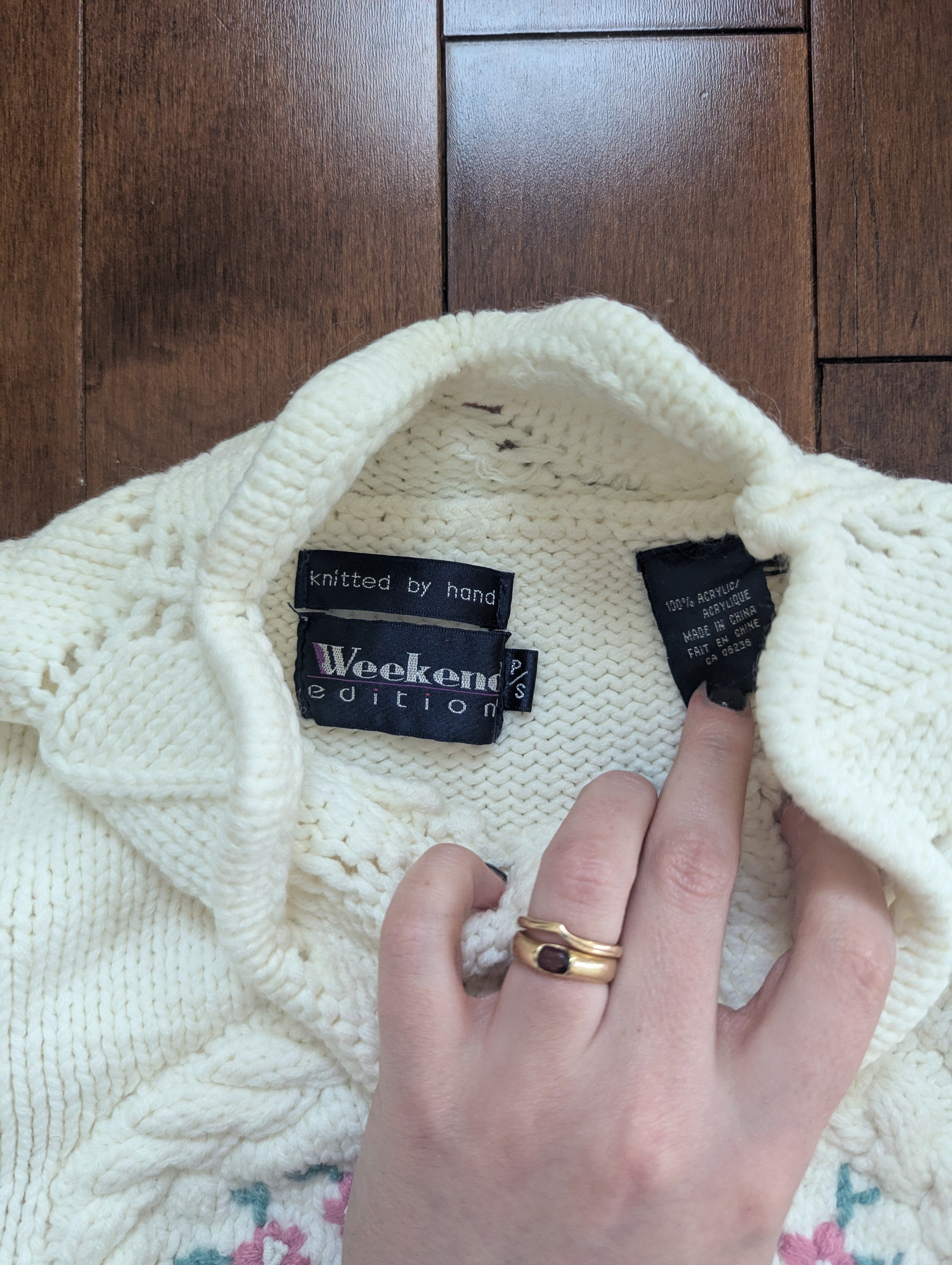 WEEKEND EDITION FLORAL SCALLOPED DETAIL VINTAGE KNIT SWEATER