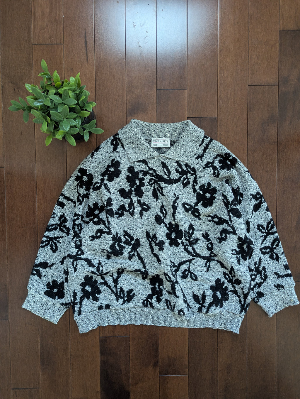 D'ALLAIRD'S FLORAL COLLARED VINTAGE KNIT SWEATER