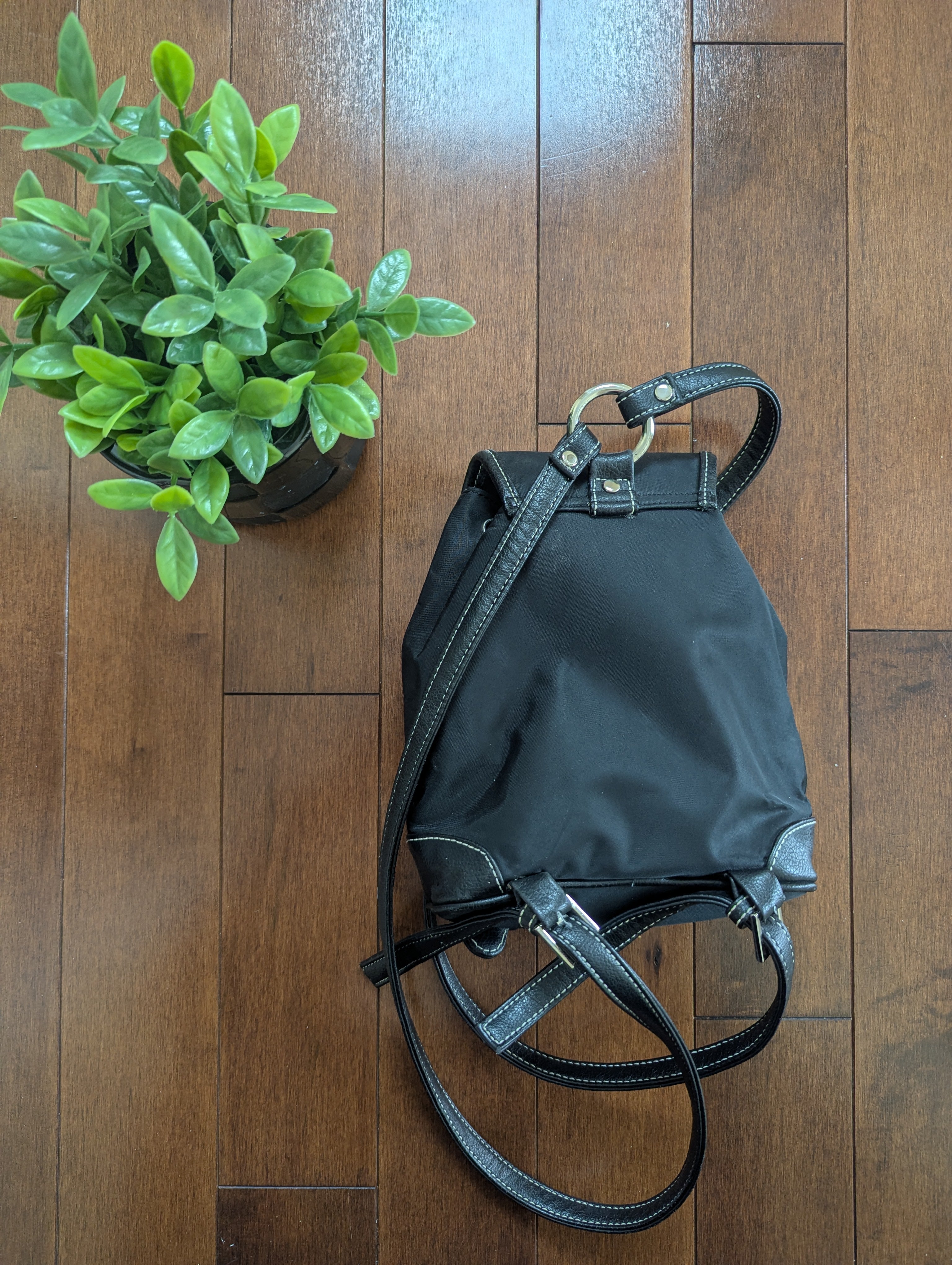 GUESS VINTAGE Y2K BLACK NYLON MINI BACKPACK