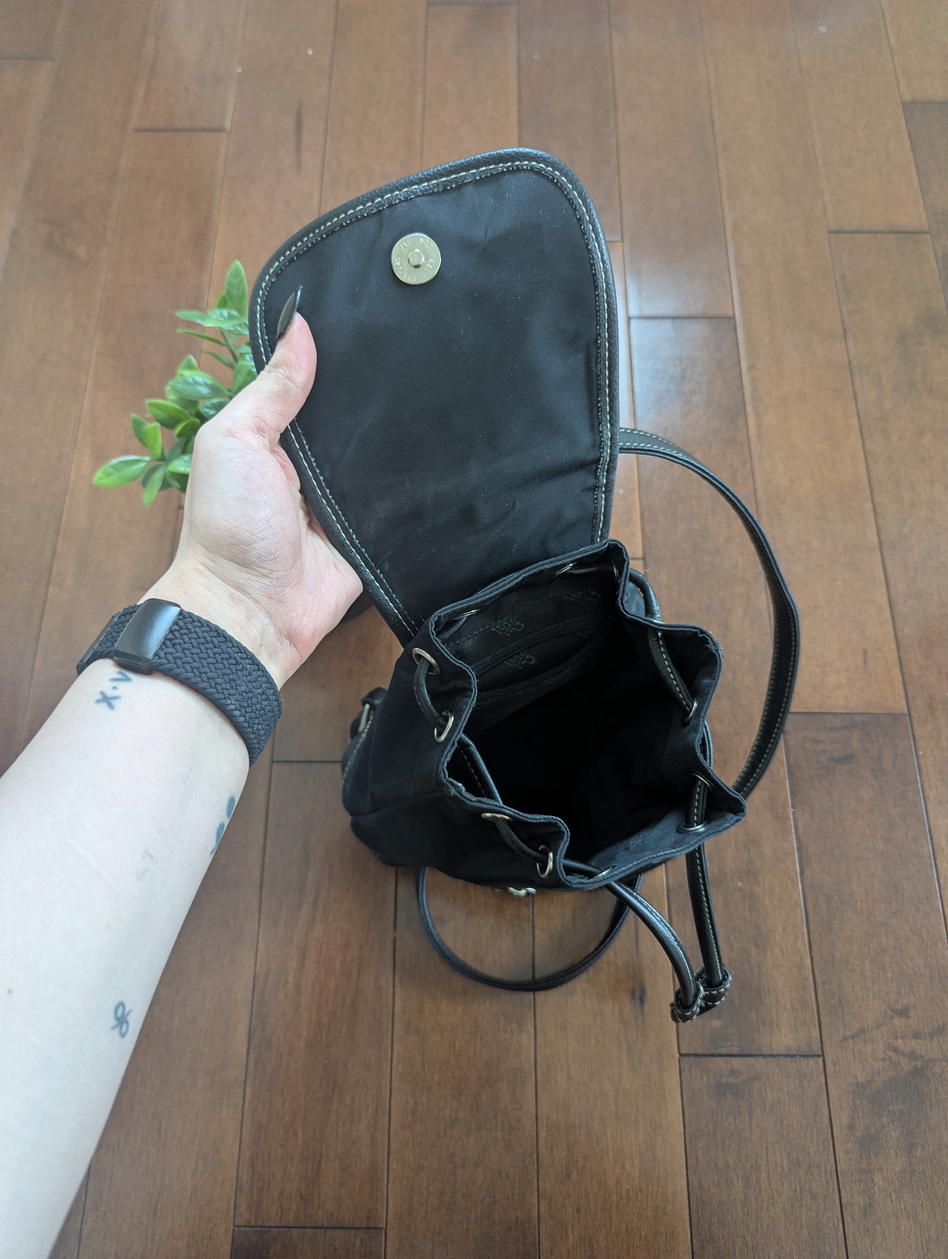 GUESS VINTAGE Y2K BLACK NYLON MINI BACKPACK