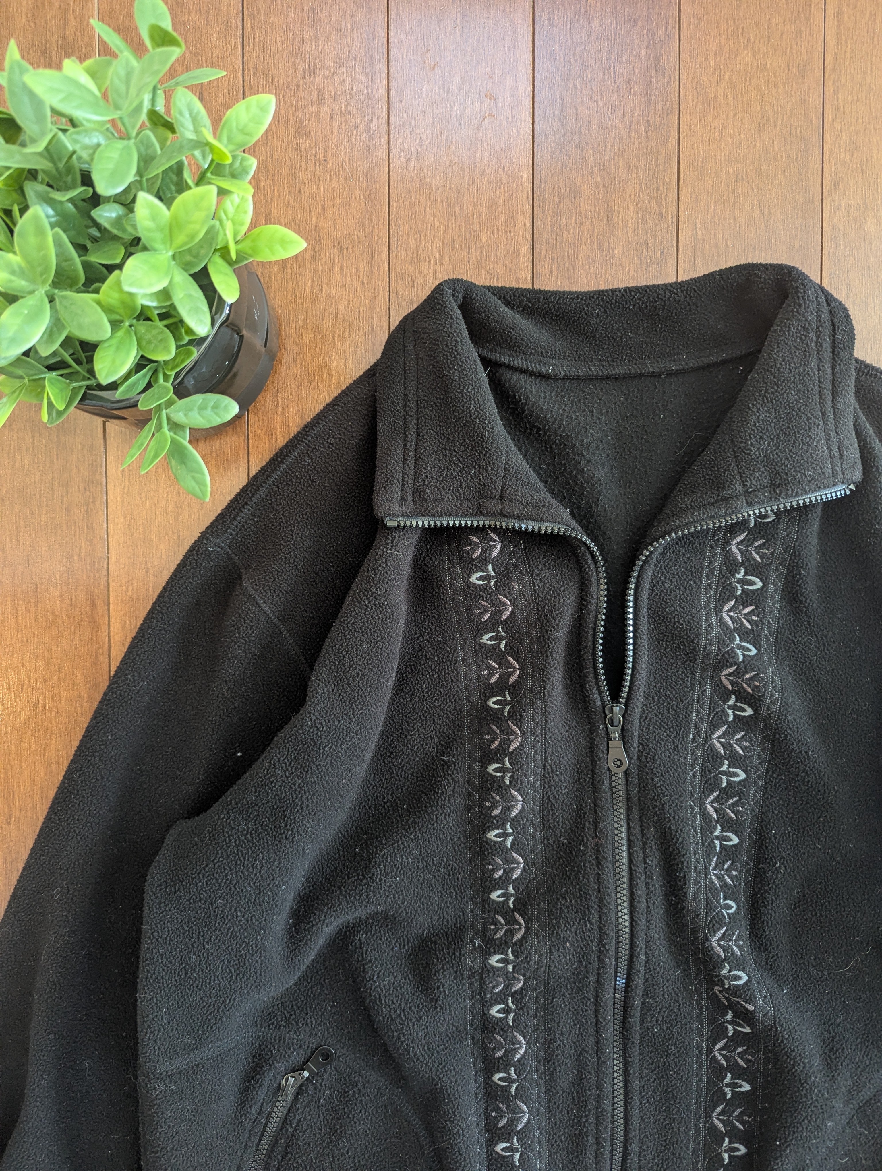 FLORAL DETAIL VINTAGE FLEECE ZIP UP SWEATSHIRT