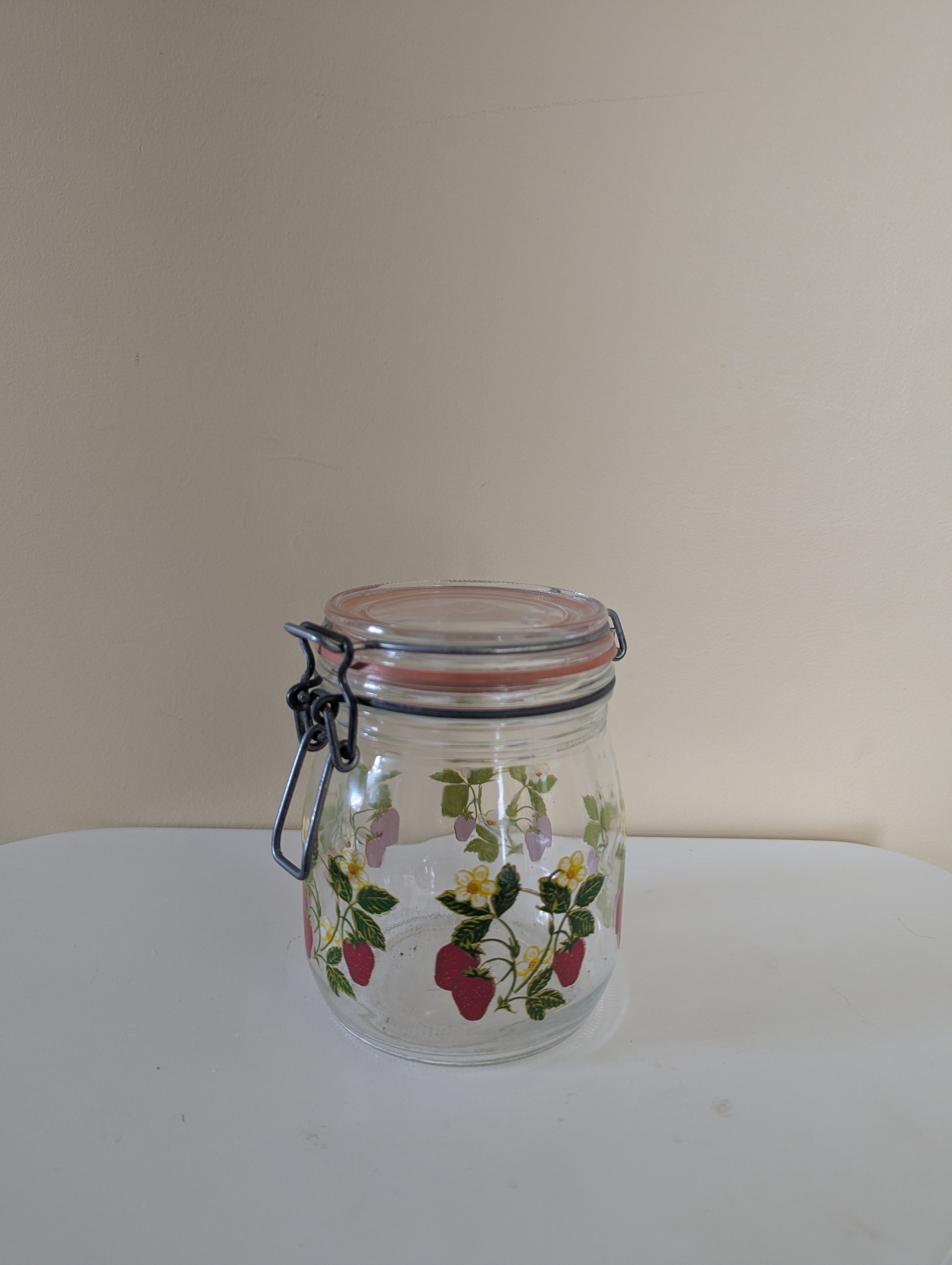 ARC FRANCE 1960s STRAWBERRY PRINT VINTAGE CLAMP GLASS JAR