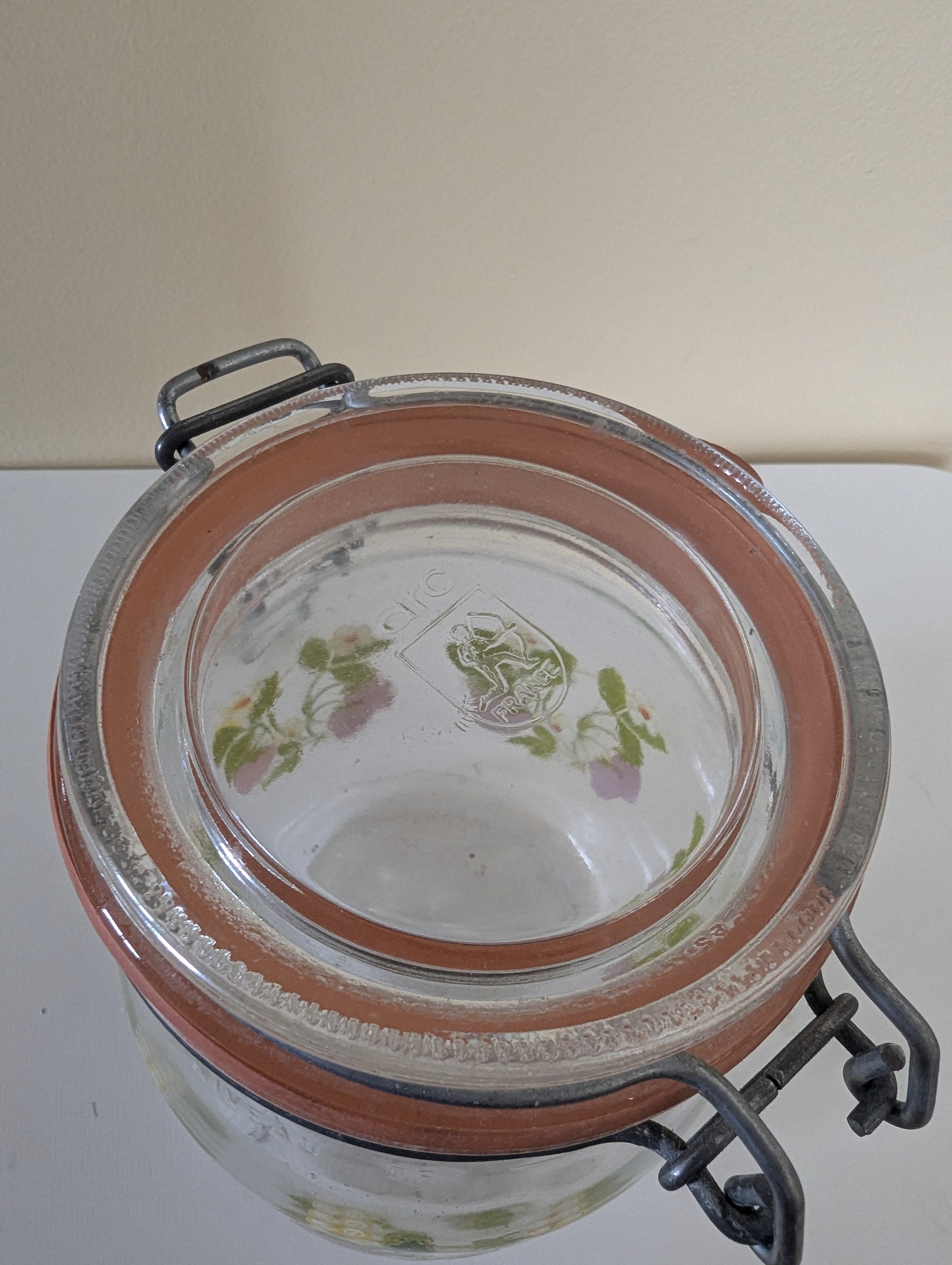 ARC FRANCE 1960s STRAWBERRY PRINT VINTAGE CLAMP GLASS JAR