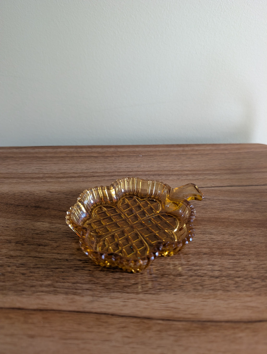 AMBER GLASS VINTAGE SHAMROCK TRINKET DISH