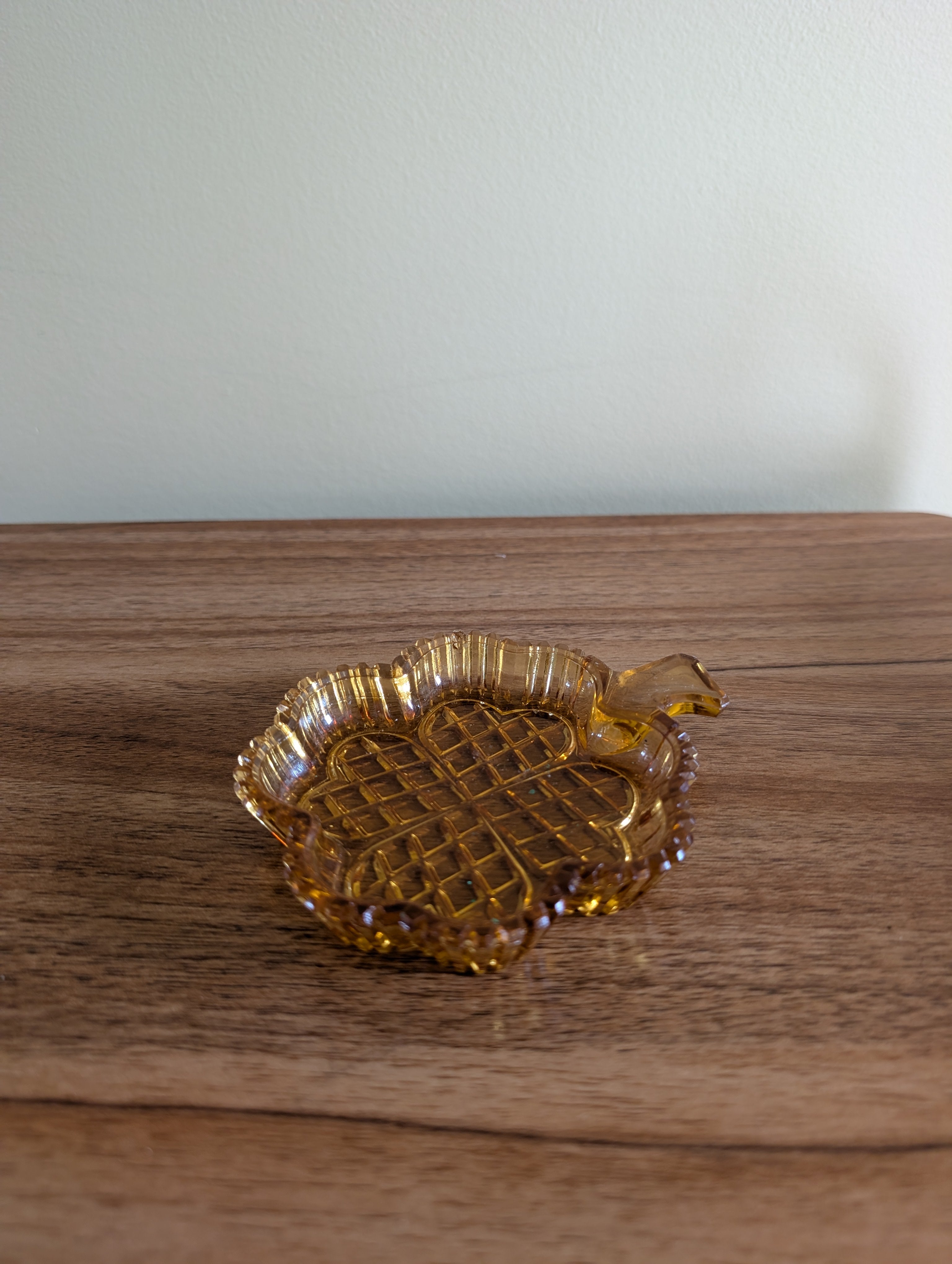 AMBER GLASS VINTAGE SHAMROCK TRINKET DISH