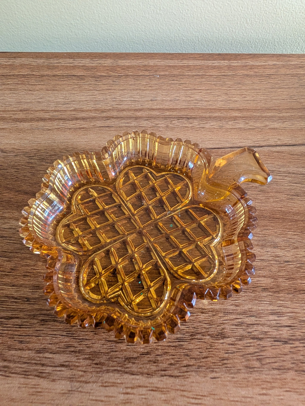 AMBER GLASS VINTAGE SHAMROCK TRINKET DISH
