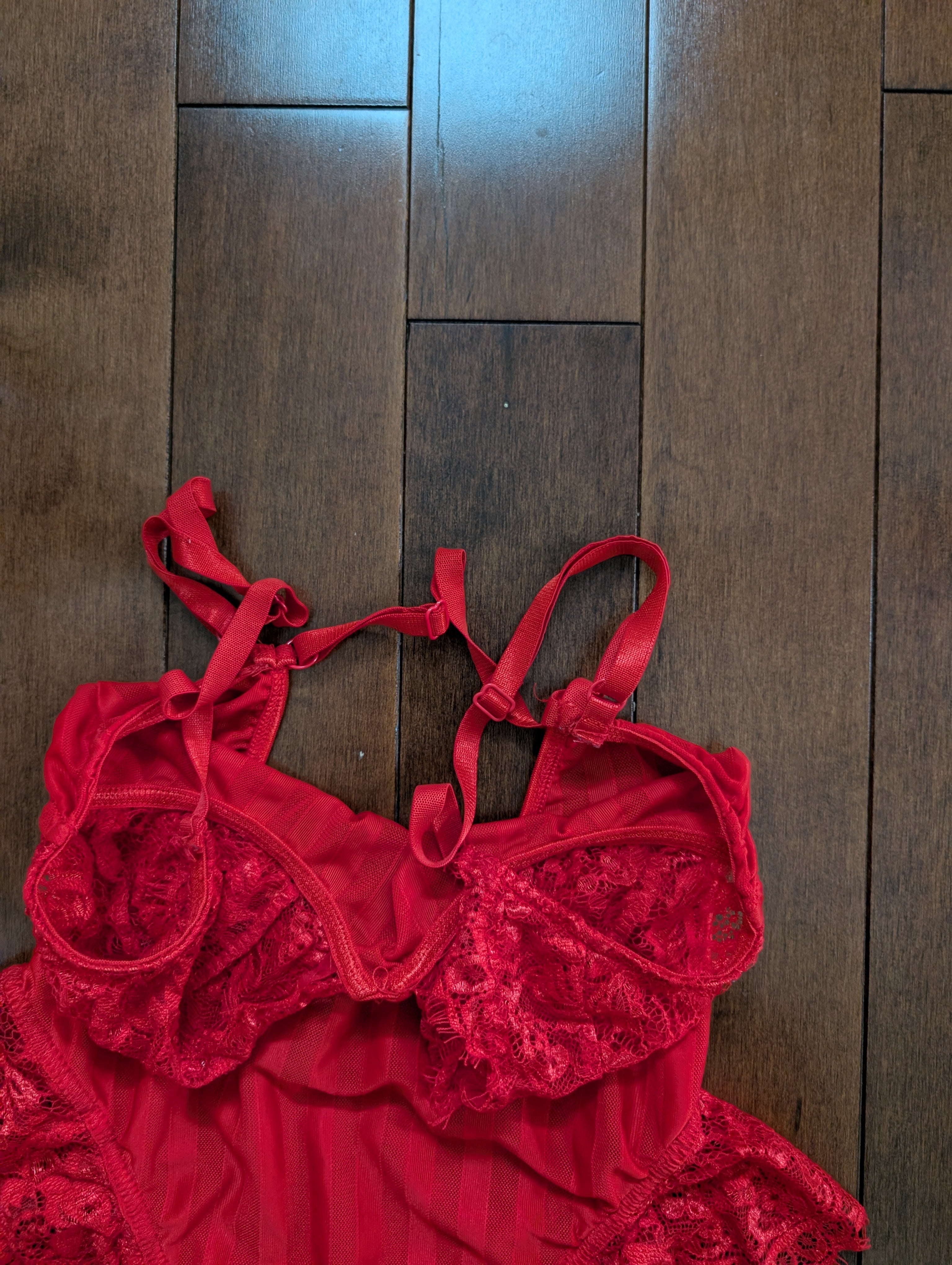 RED LACEY VINTAGE BODYSUIT