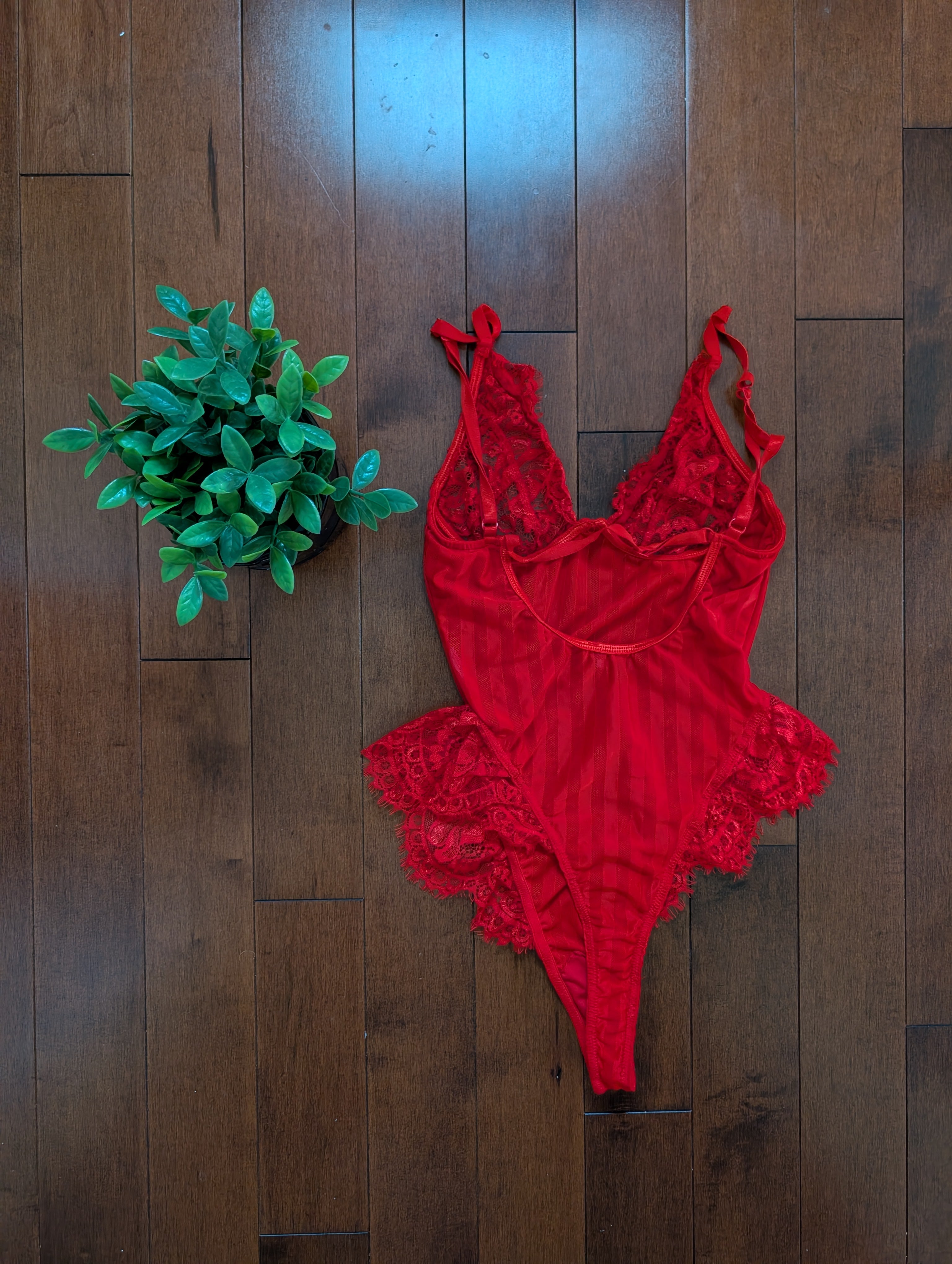 RED LACEY VINTAGE BODYSUIT
