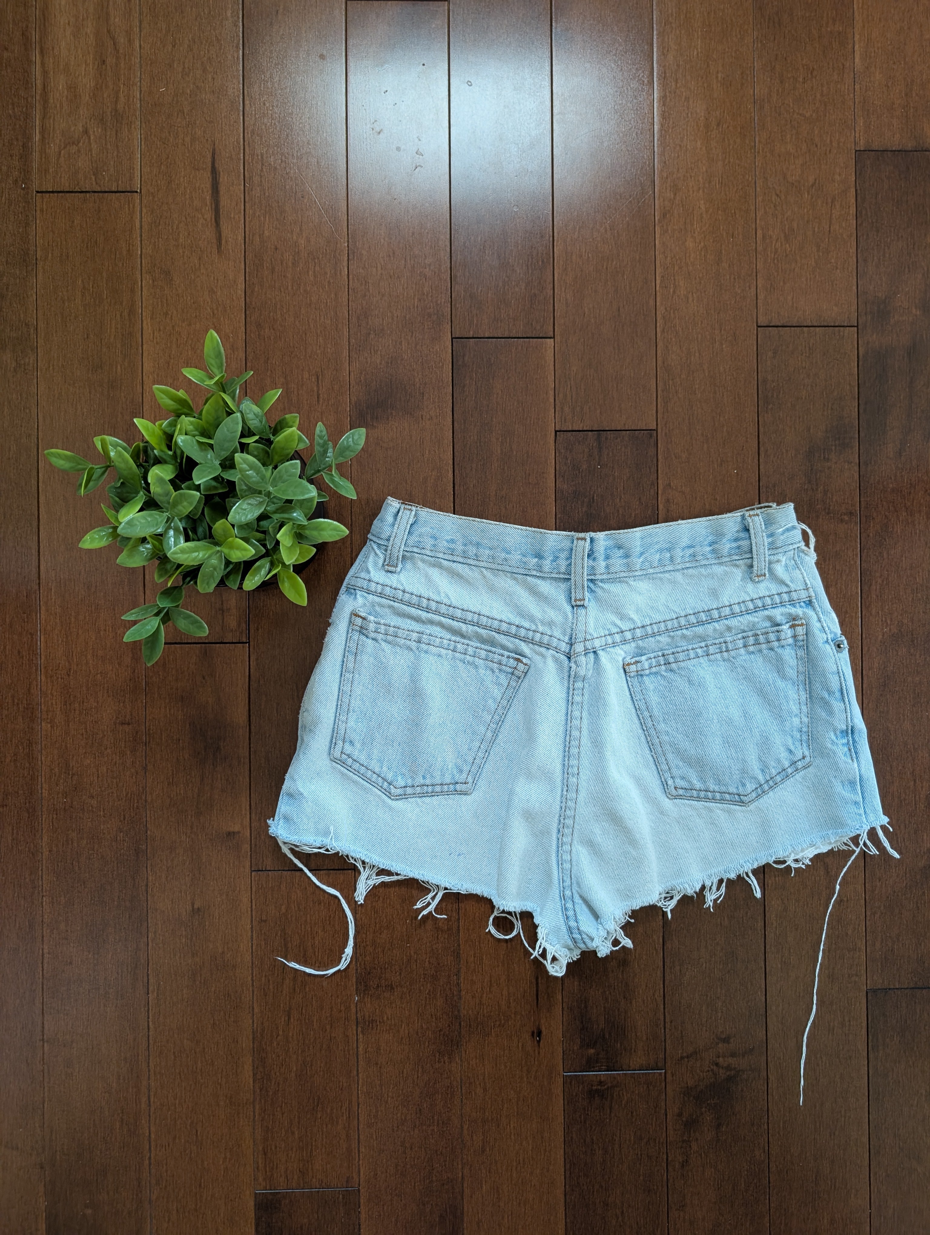 SUPER SHORT VINTAGE JEAN SHORTS