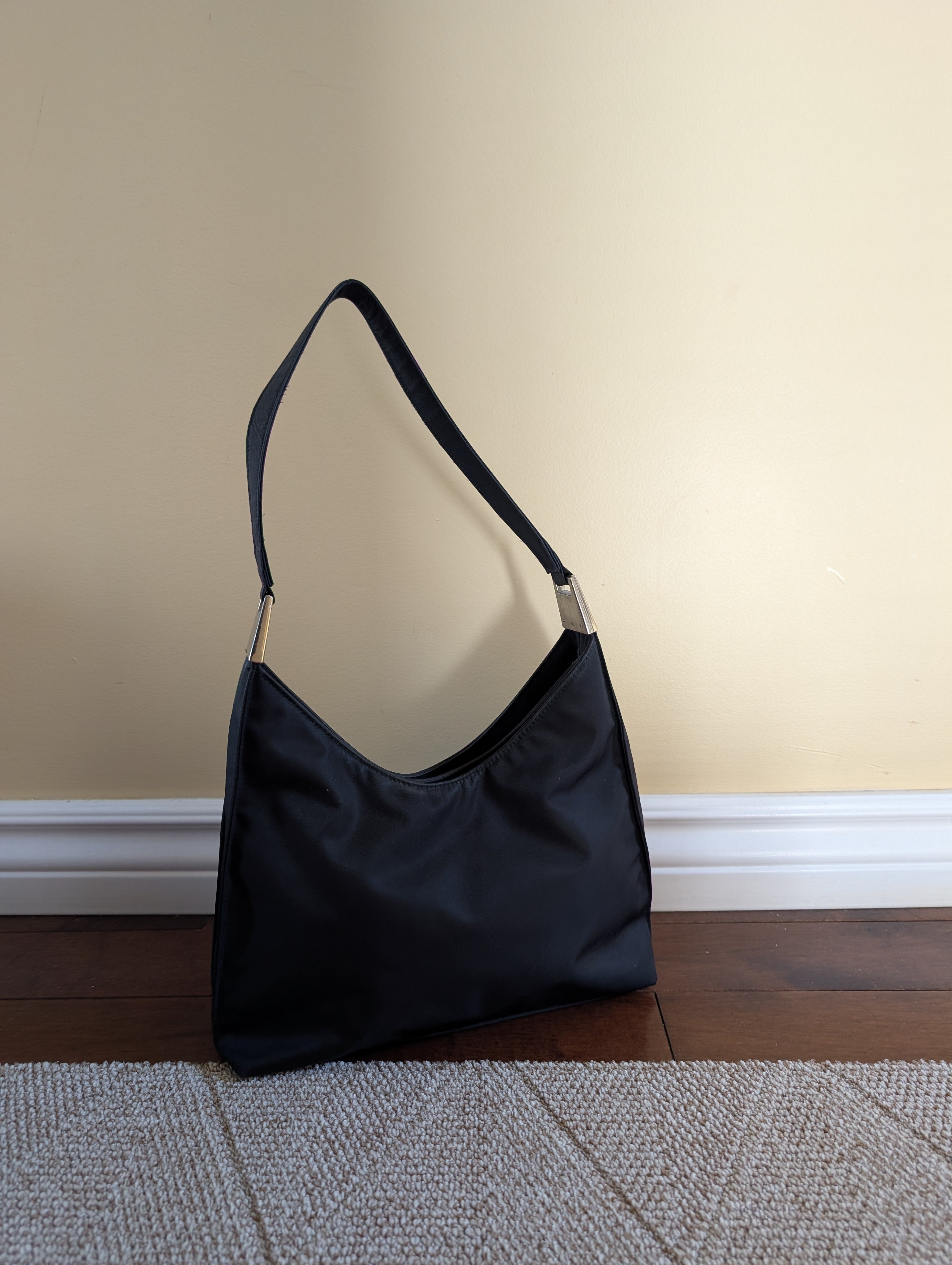 BLACK NYLON VINTAGE Y2K SHOULDER BAG