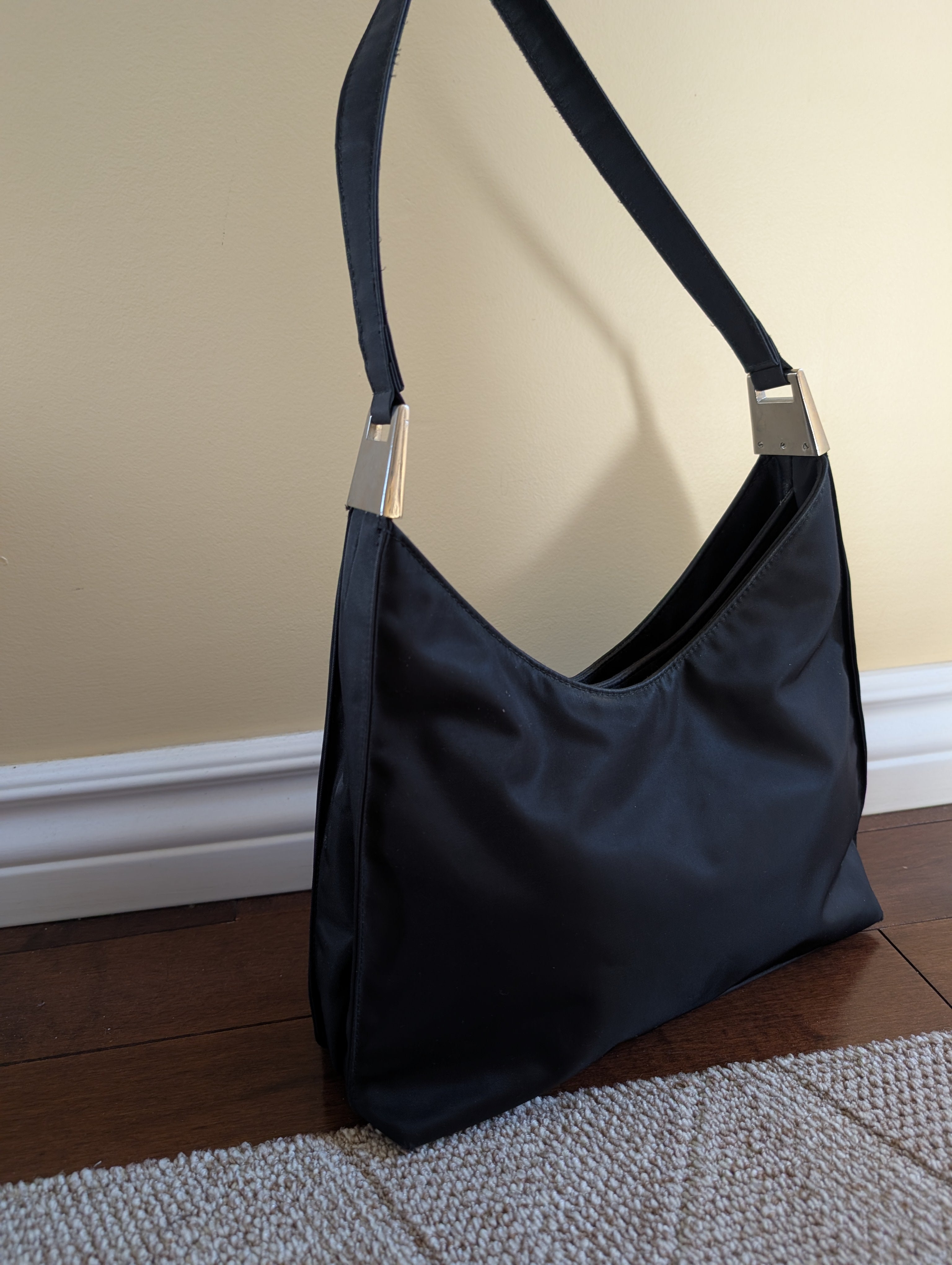 BLACK NYLON VINTAGE Y2K SHOULDER BAG
