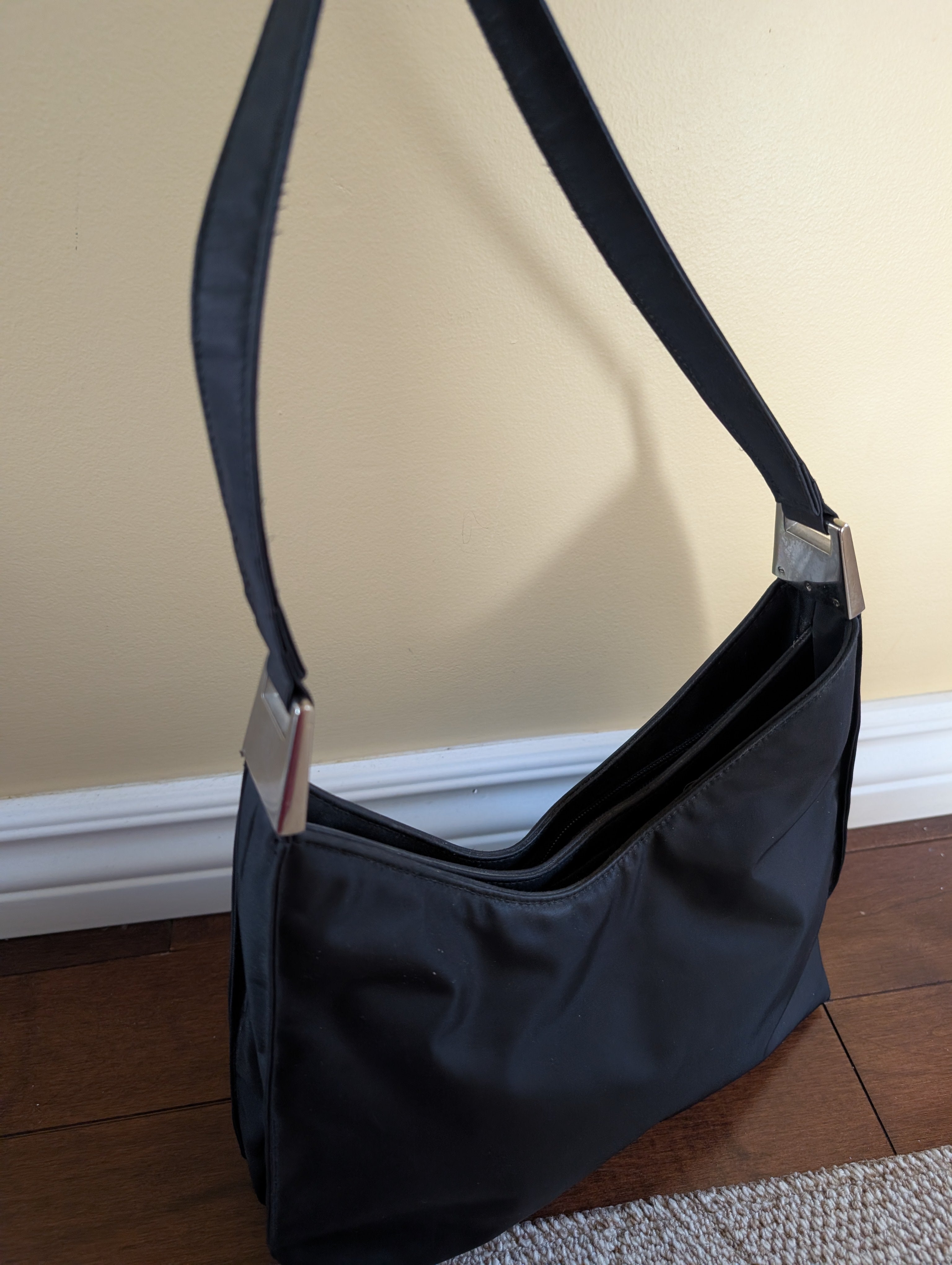 BLACK NYLON VINTAGE Y2K SHOULDER BAG