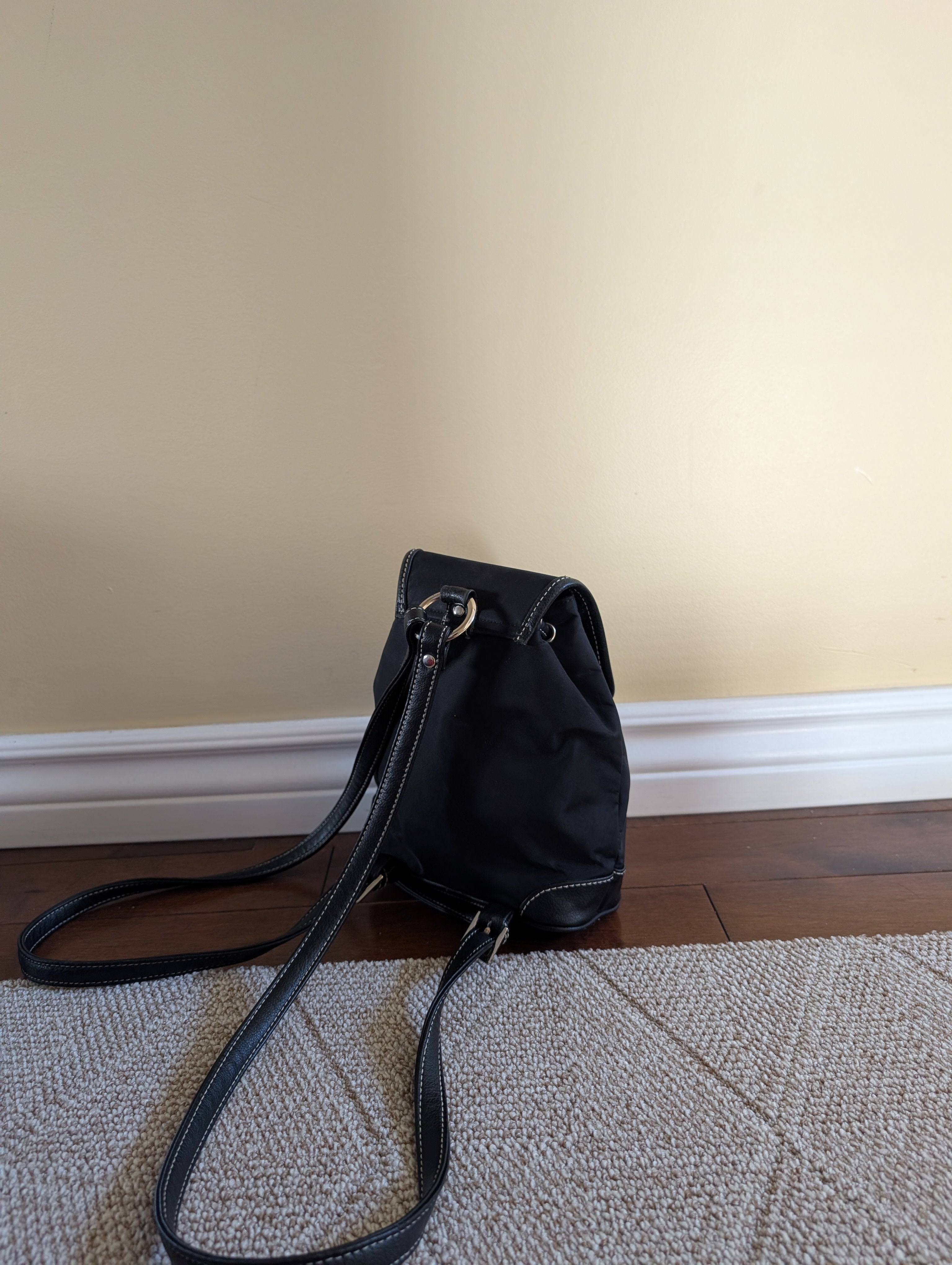 GUESS VINTAGE Y2K BLACK NYLON MINI BACKPACK