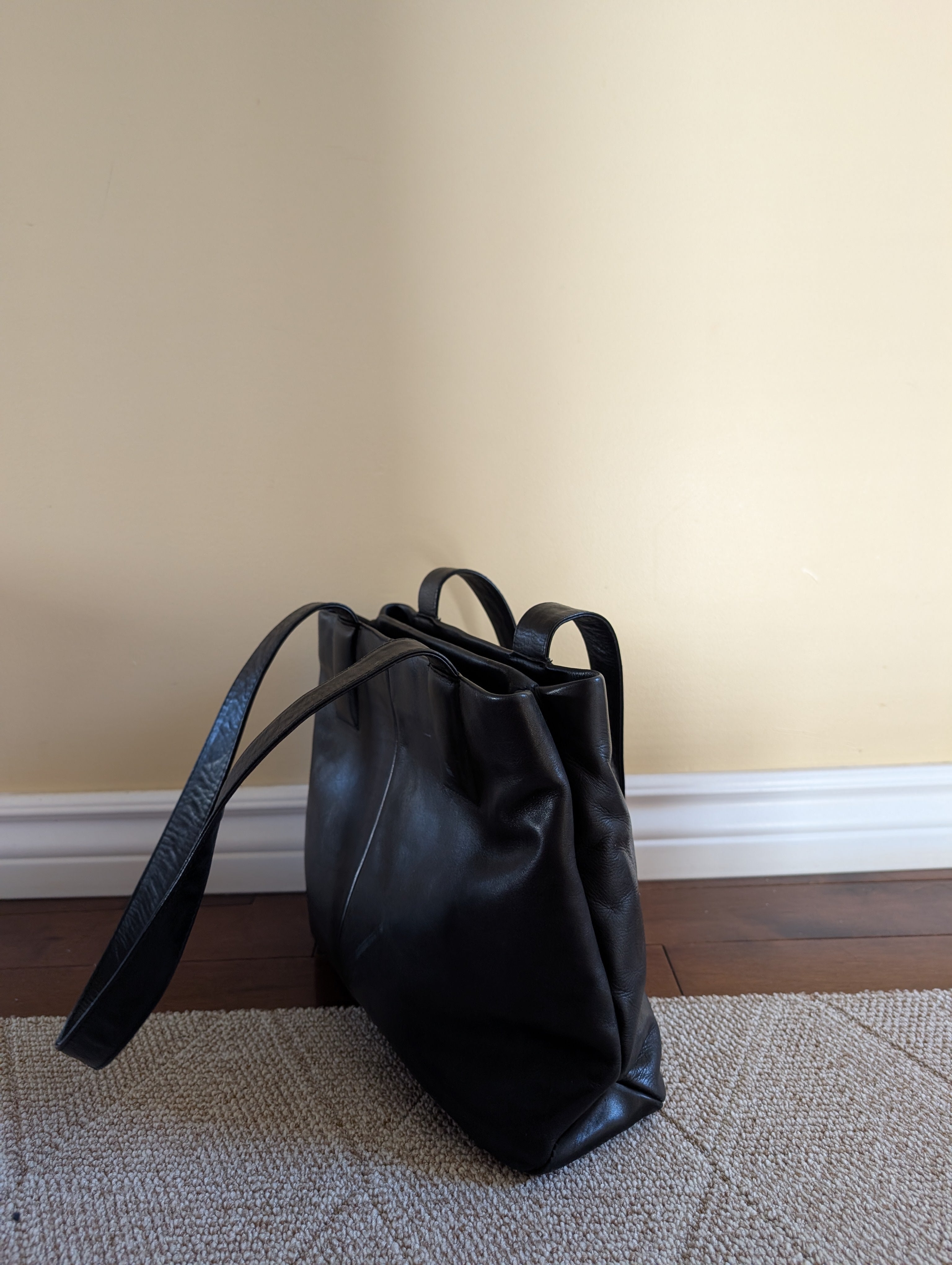 DANIER VINTAGE Y2K BLACK LEATHER SHOULDER BAG