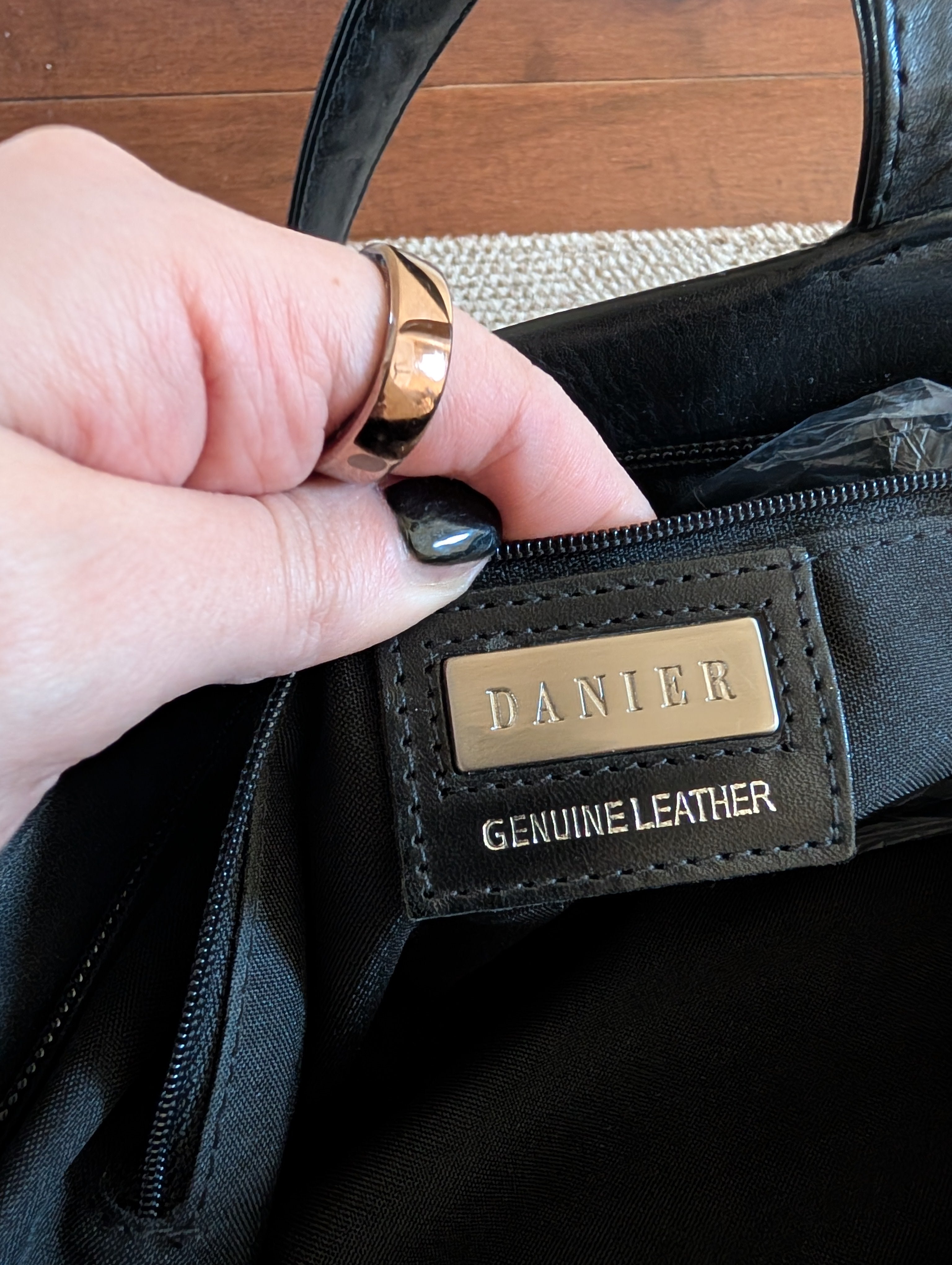 DANIER VINTAGE Y2K BLACK LEATHER SHOULDER BAG