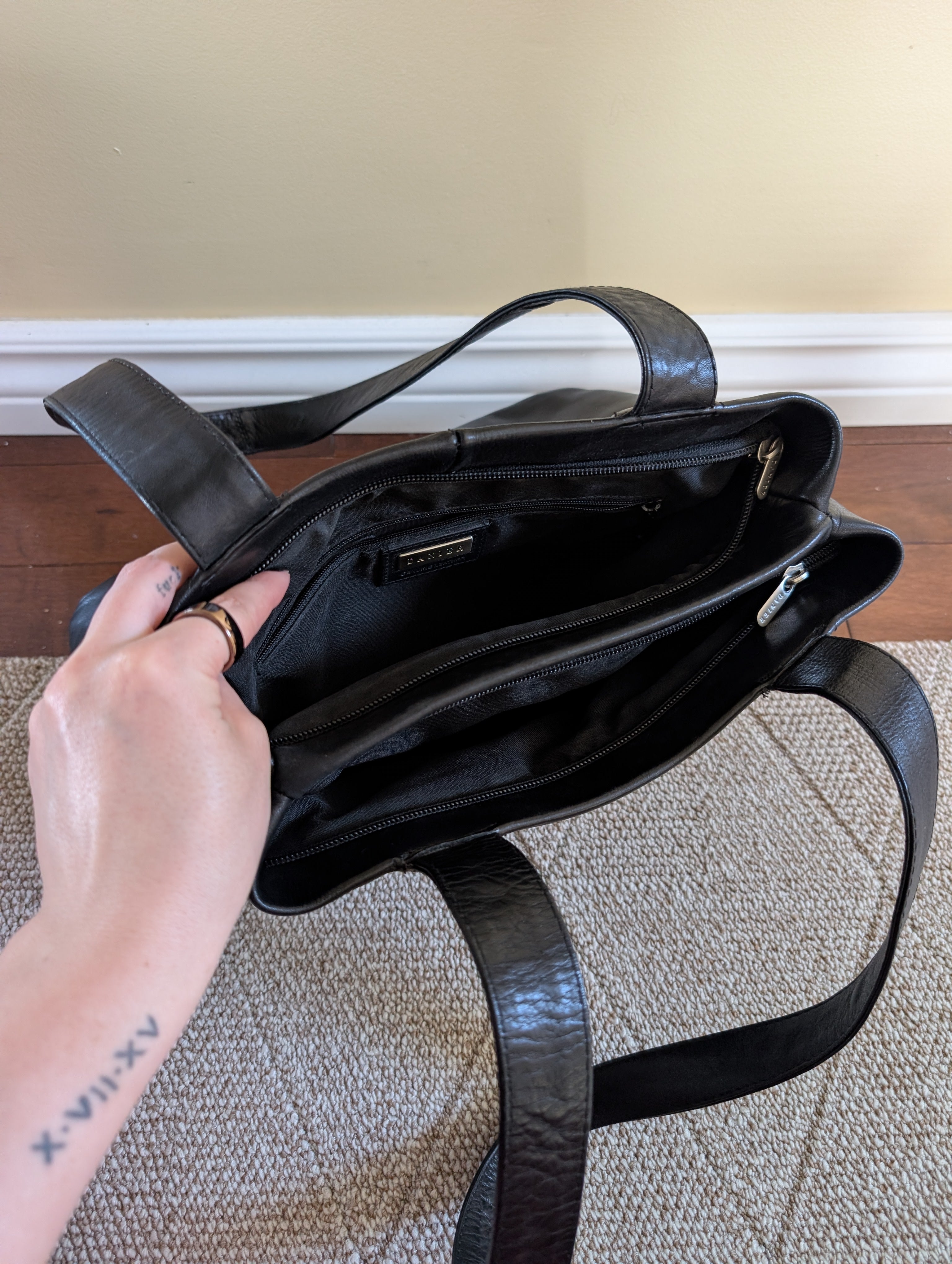 DANIER VINTAGE Y2K BLACK LEATHER SHOULDER BAG