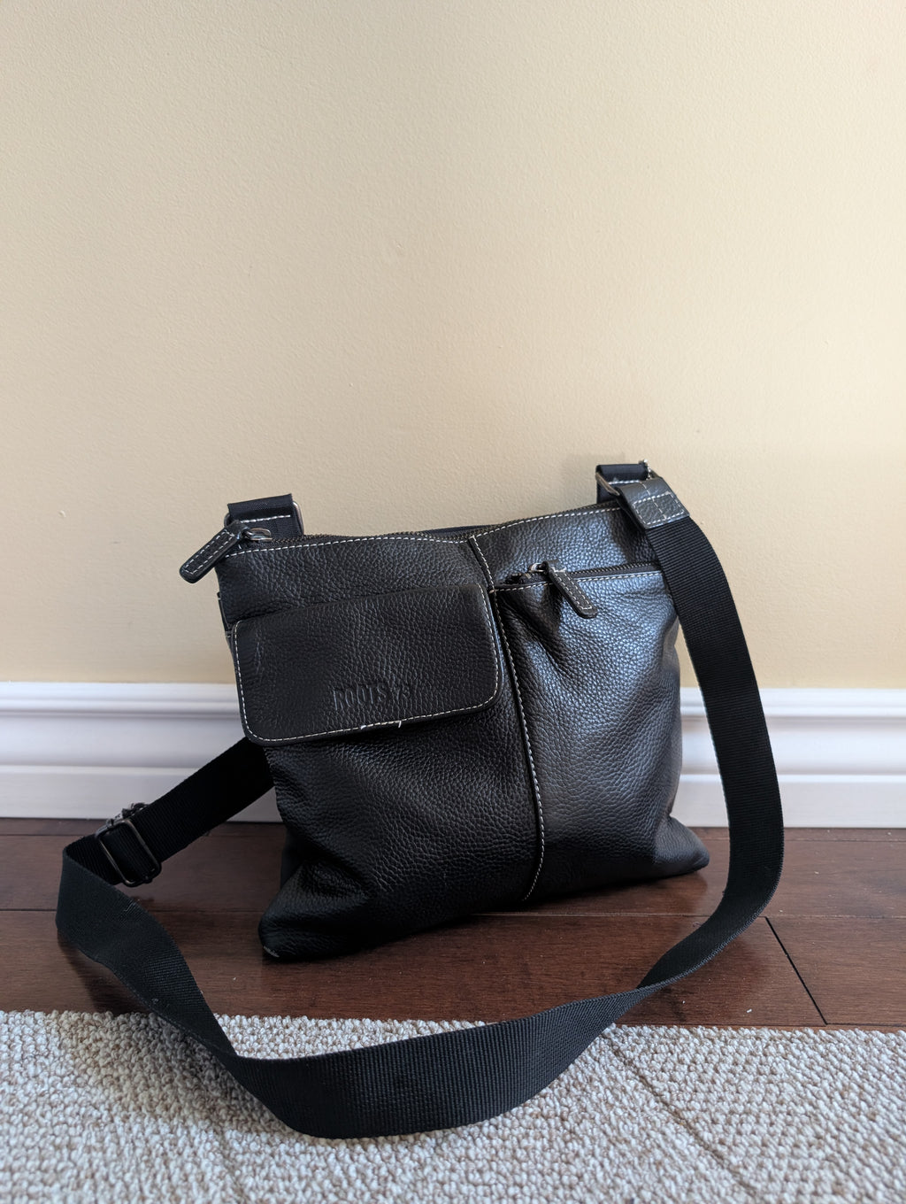 ROOTS 90s LEATHER VINTAGE CROSSBODY BAG
