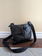 ROOTS 90s LEATHER VINTAGE CROSSBODY BAG