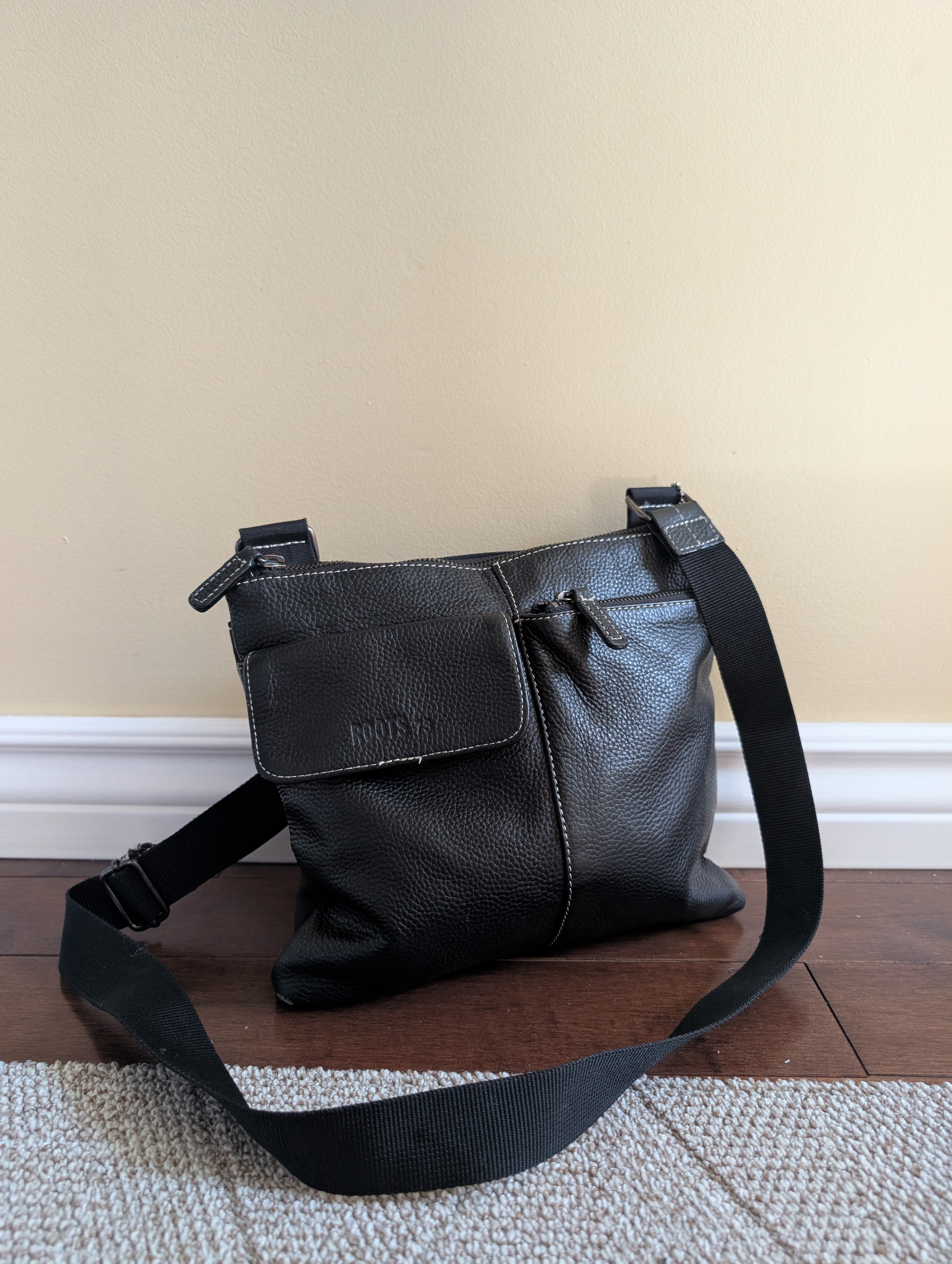 ROOTS 90s LEATHER VINTAGE CROSSBODY BAG