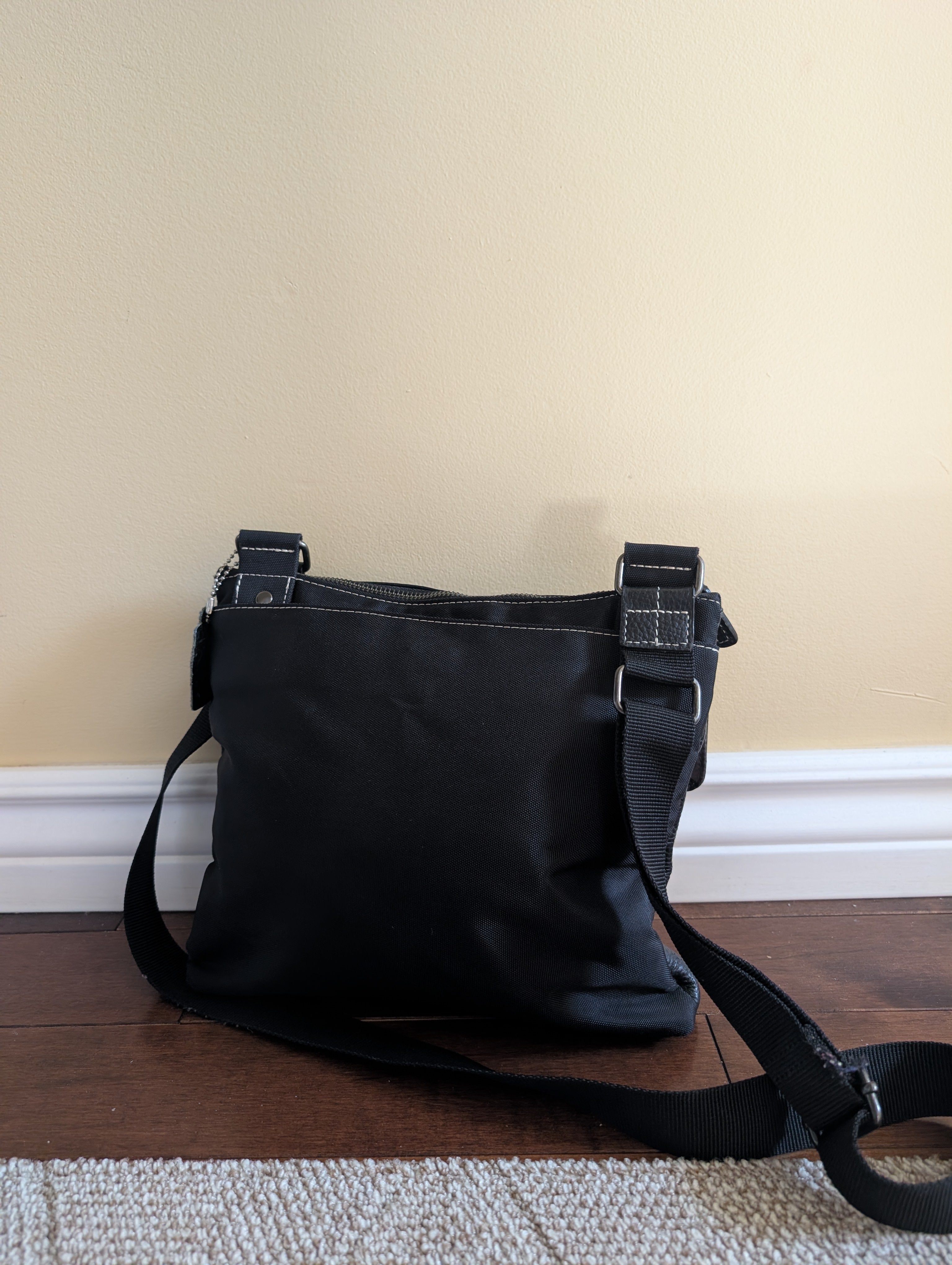 ROOTS 90s LEATHER VINTAGE CROSSBODY BAG
