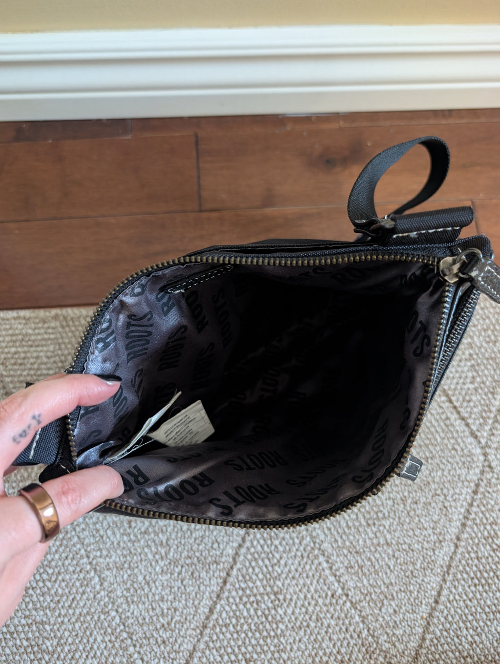 ROOTS 90s LEATHER VINTAGE CROSSBODY BAG