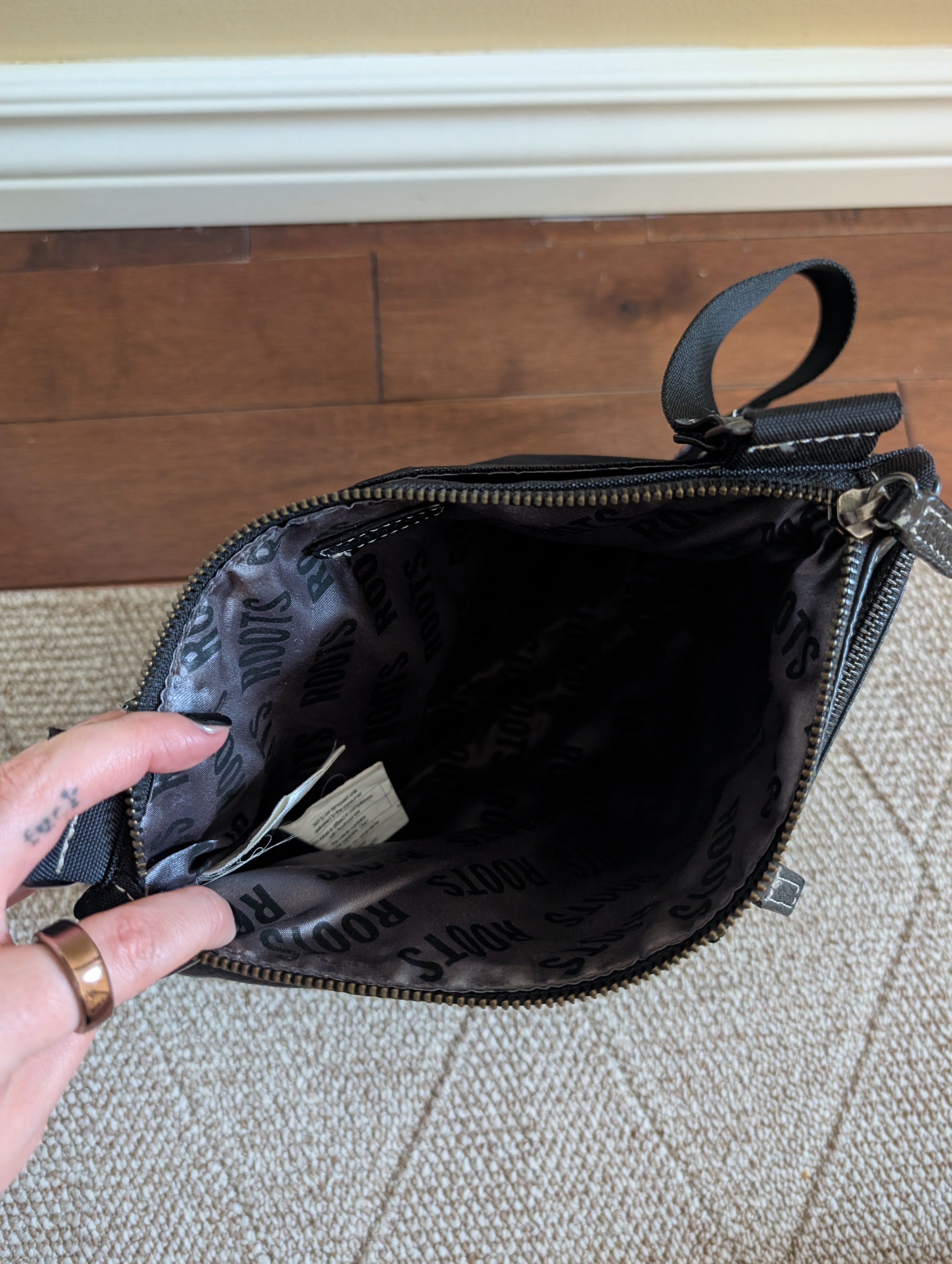 ROOTS 90s LEATHER VINTAGE CROSSBODY BAG