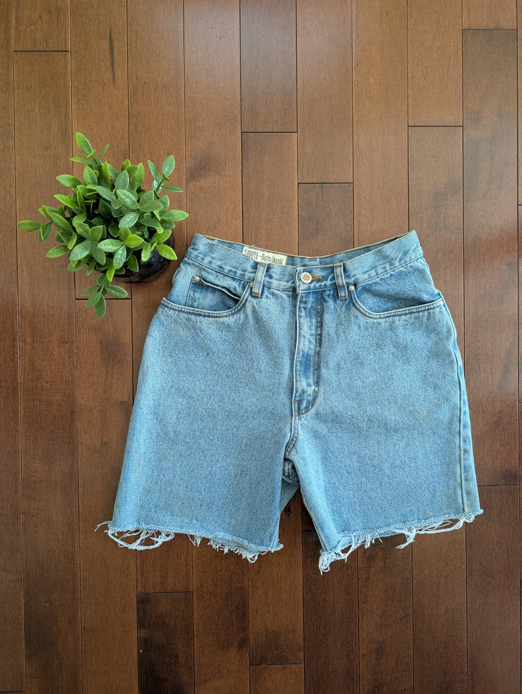 BILL BLASS SAMPLE MADE VINTAGE JEAN SHORTS