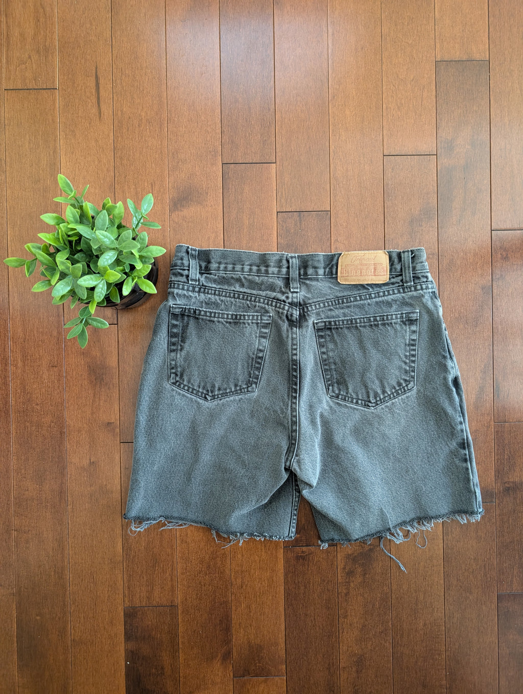 FADED BLACK VINTAGE JEAN SHORTS