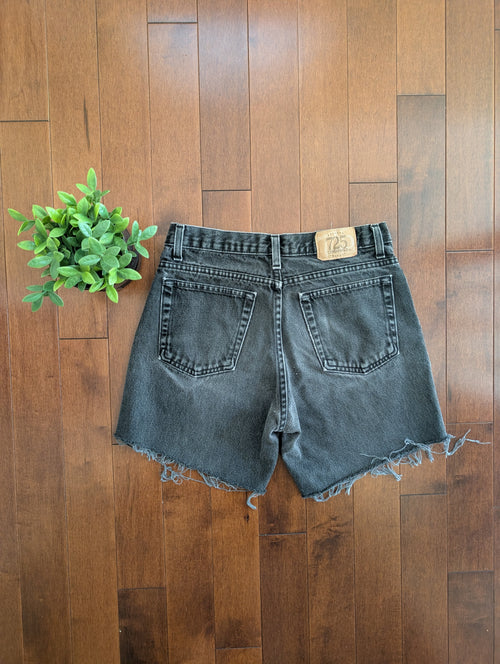 725 FADED BLACK VINTAGE JEAN SHORTS