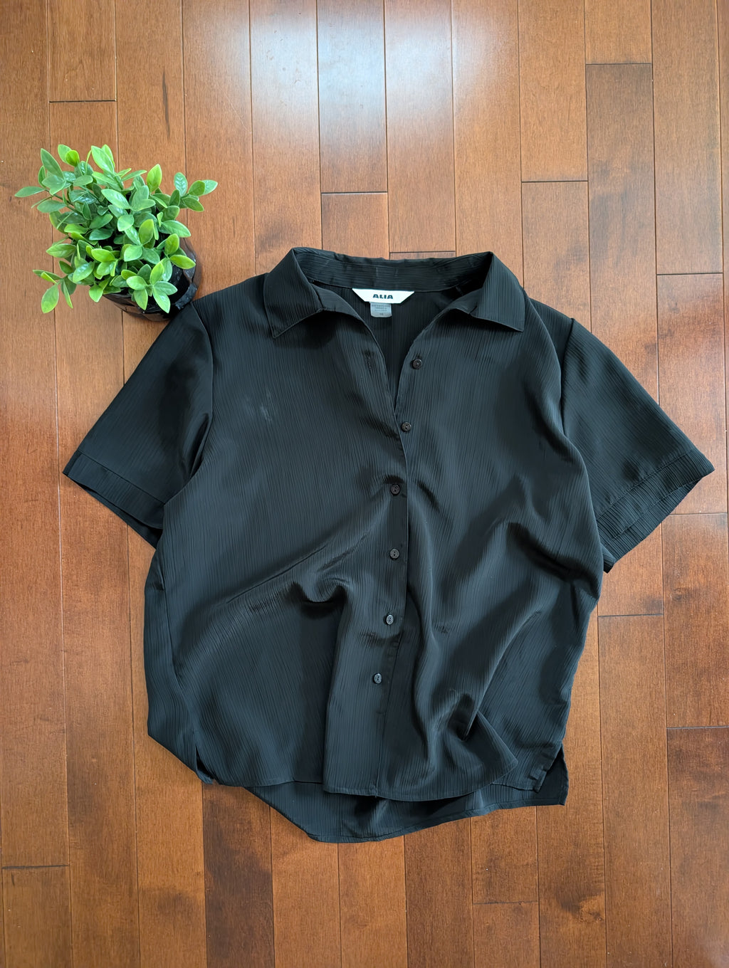 CLASSIC BLACK 90s VINTAGE BUTTON UP SHIRT