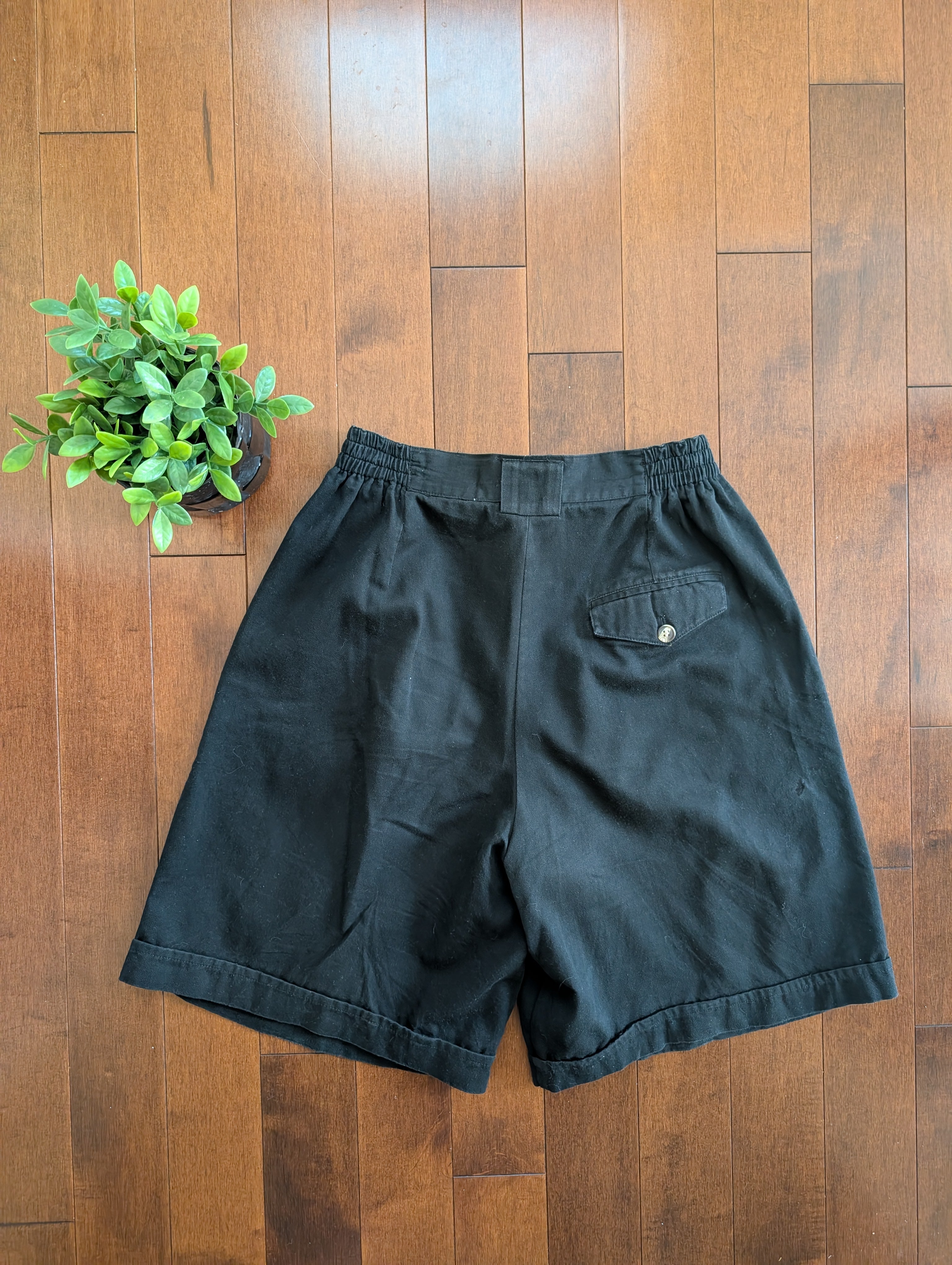 BLACK PLEATED VINTAGE TROUSER SHORTS