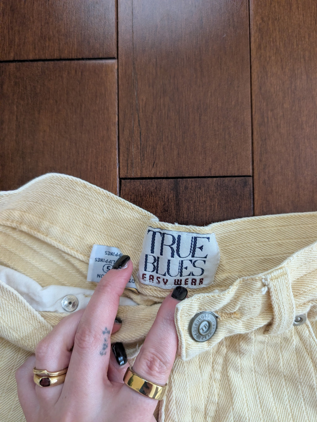 BABY YELLOW VINTAGE 90s JEAN SHORTS