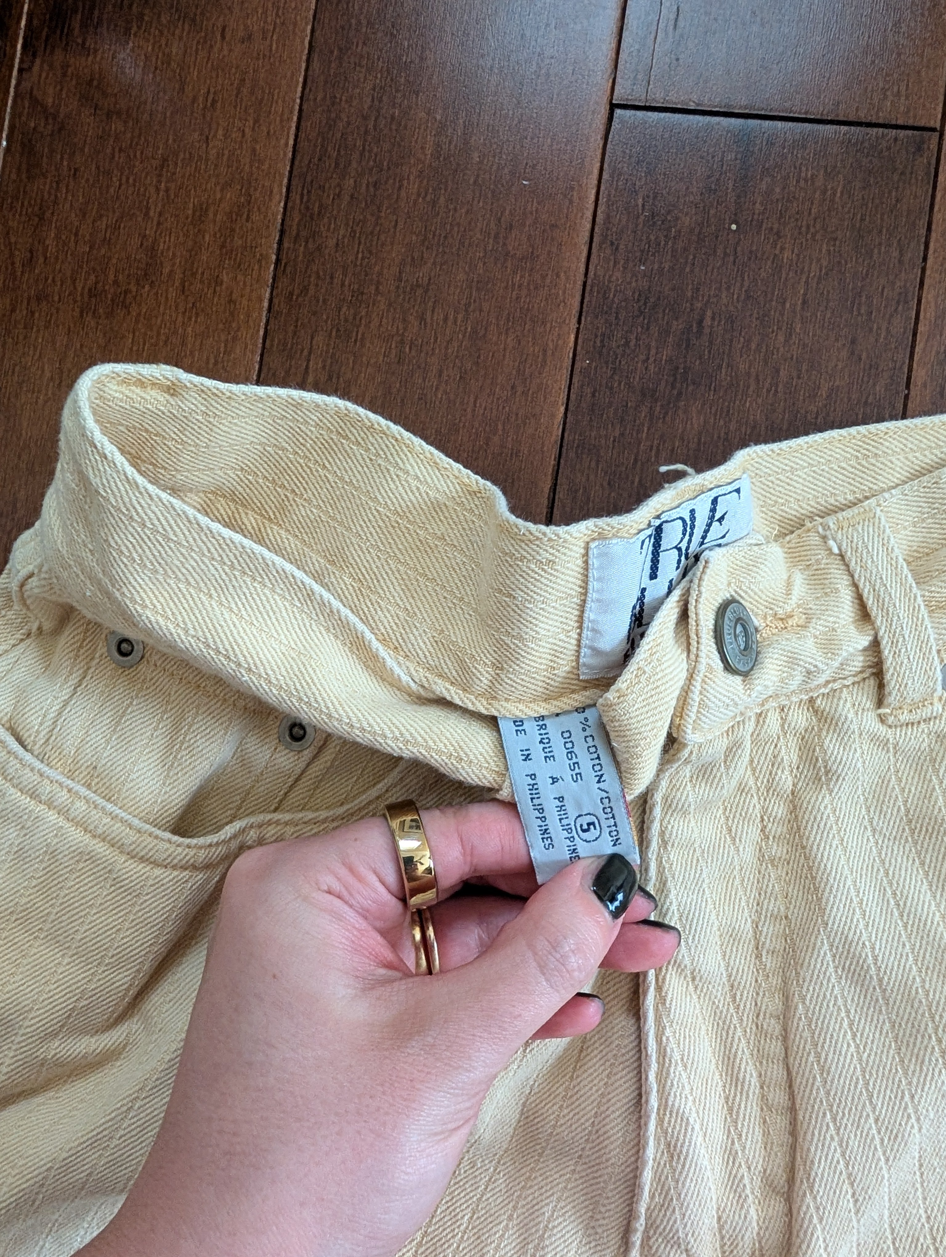 BABY YELLOW VINTAGE 90s JEAN SHORTS