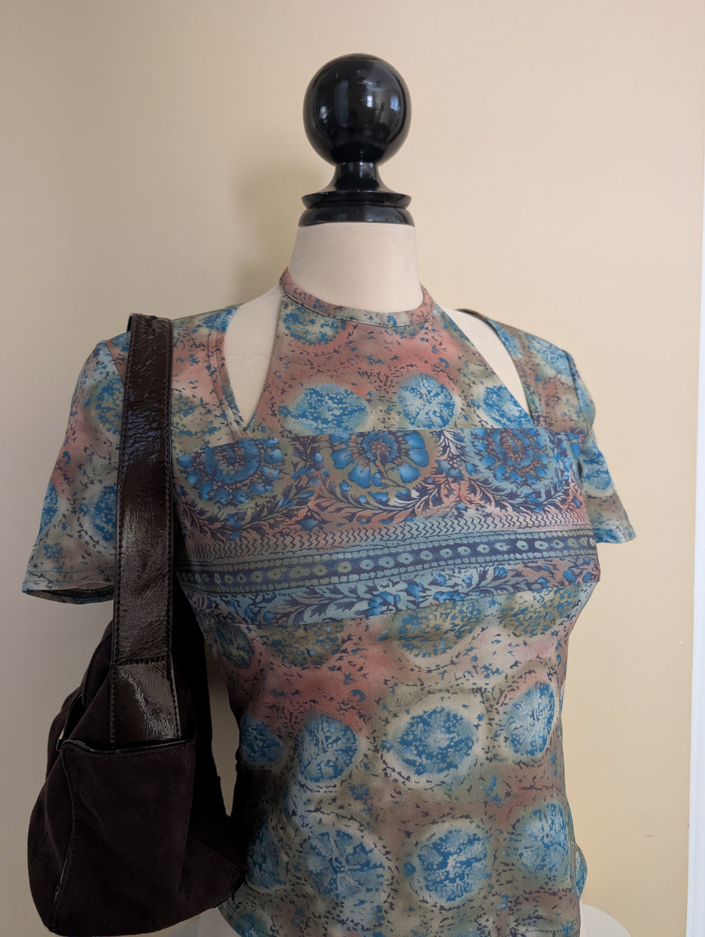 CLARA COLLINS Y2K VINTAGE ABSTRACT PRINT HALTER TSHIRT TOP