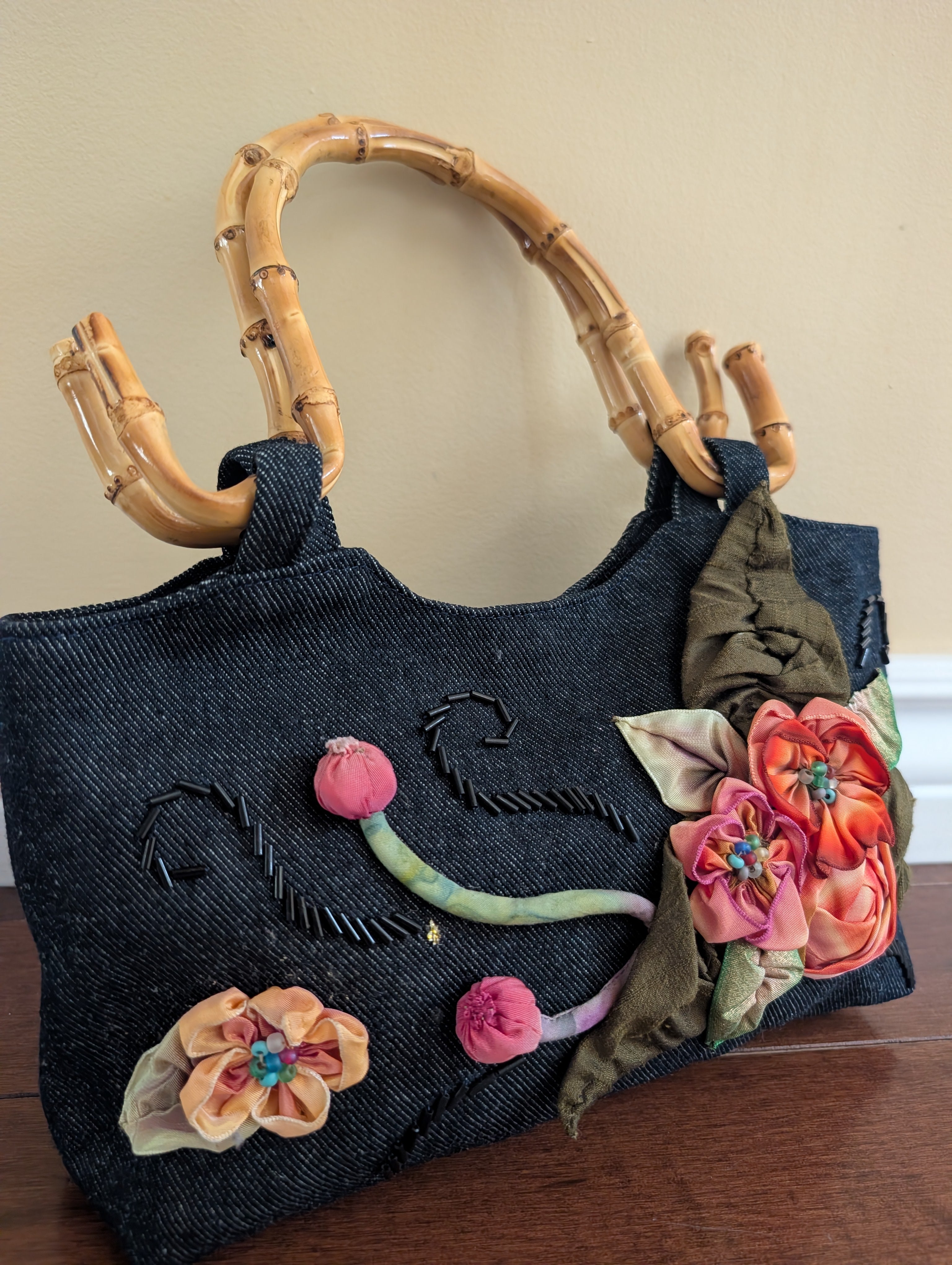 3D FLORAL DETAIL Y2K BAMBOO HANDLE BAG